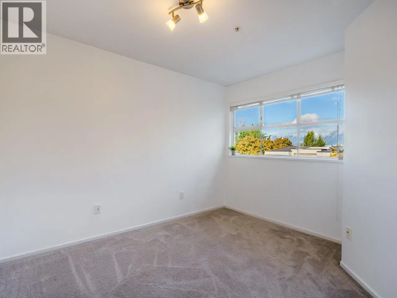 410 2388 TRIUMPH STREET