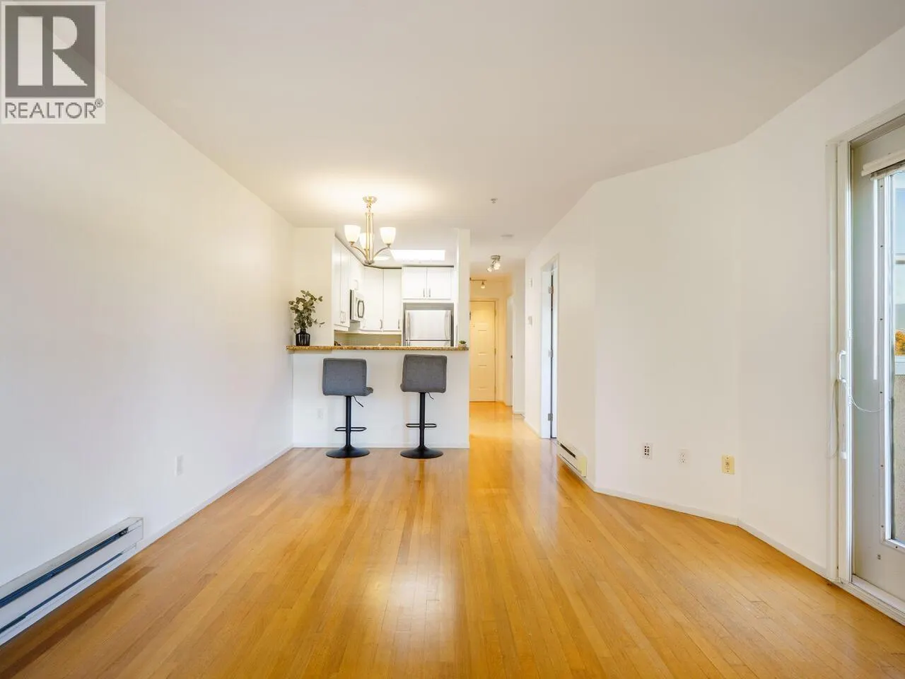 410 2388 TRIUMPH STREET
