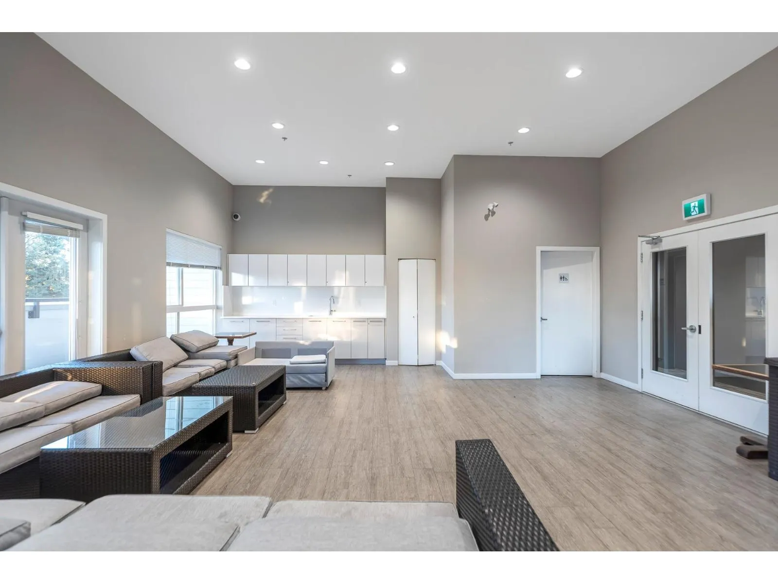 221 13768 108 AVENUE