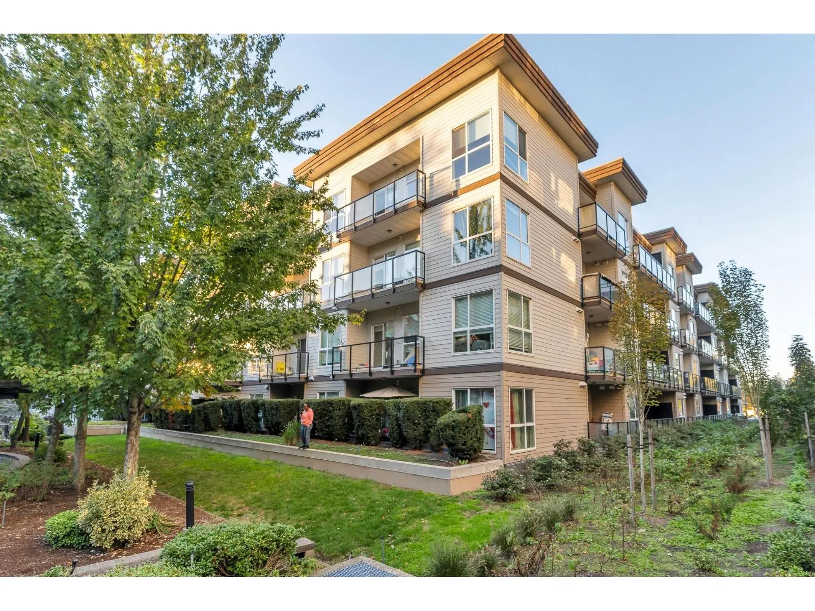 221 13768 108 AVENUE