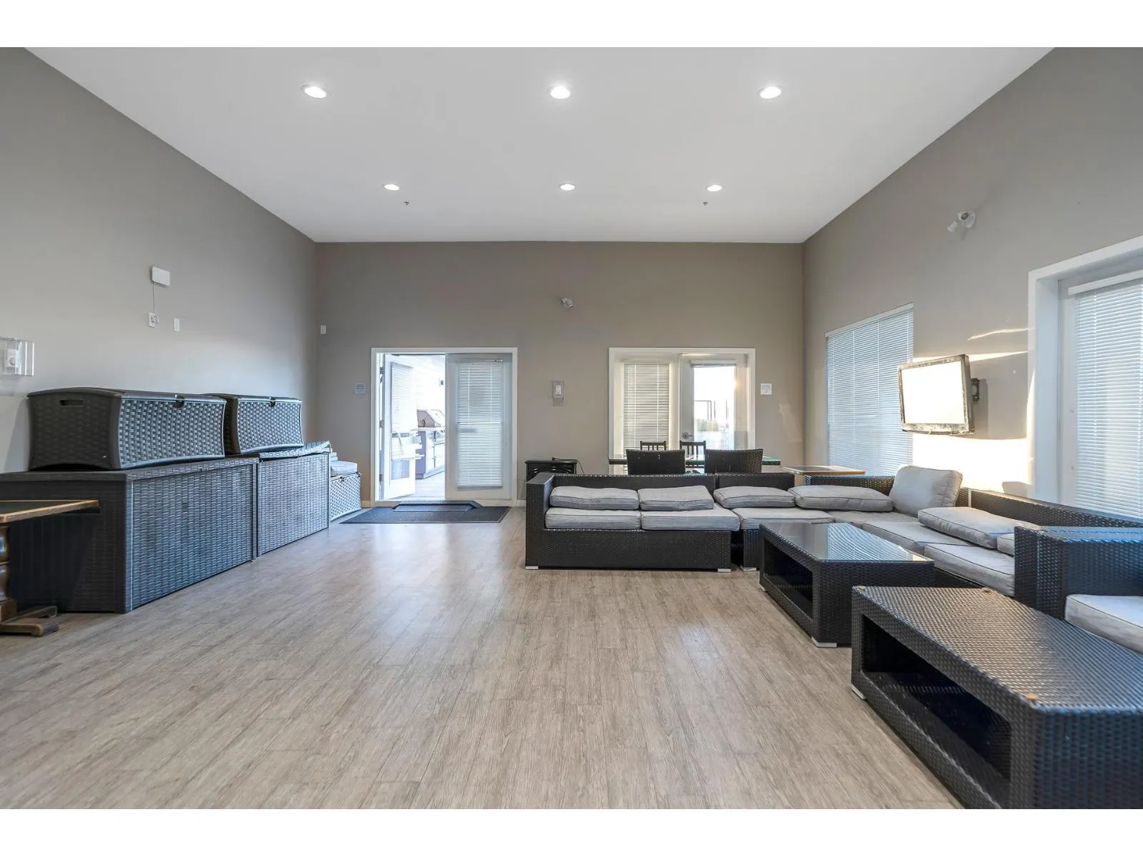 221 13768 108 AVENUE