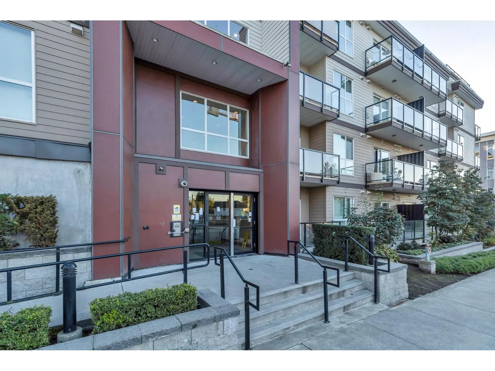 221 13768 108 AVENUE