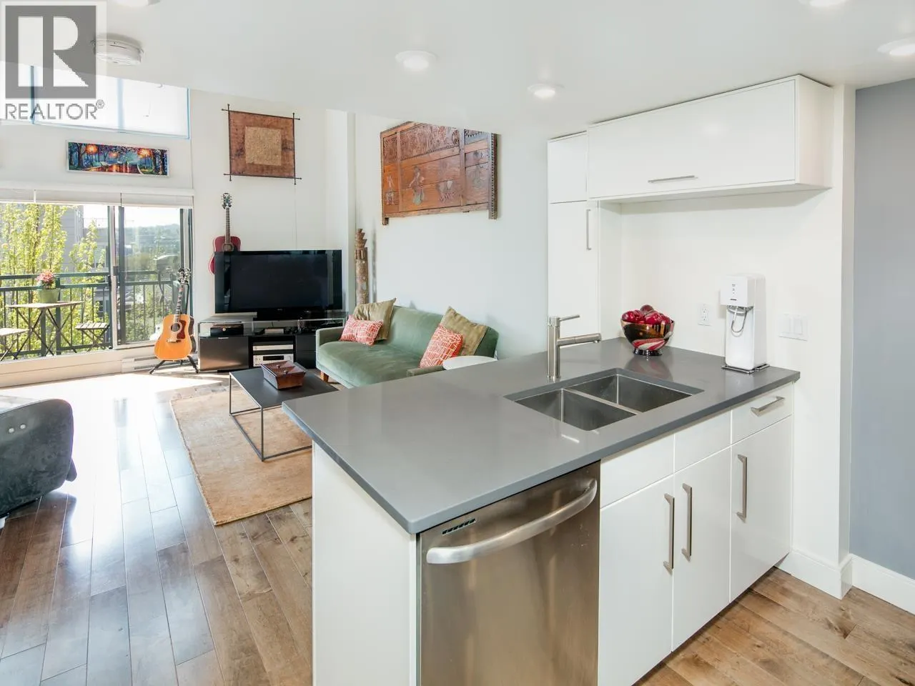 714 22 E CORDOVA STREET