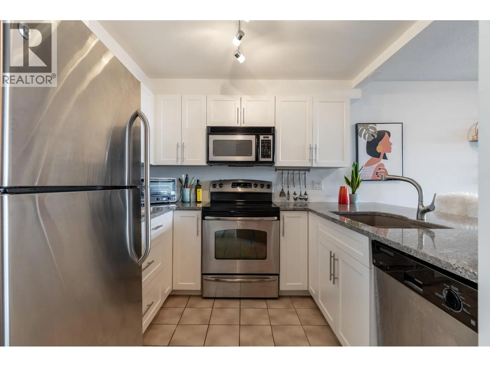 905 1065 QUAYSIDE DRIVE