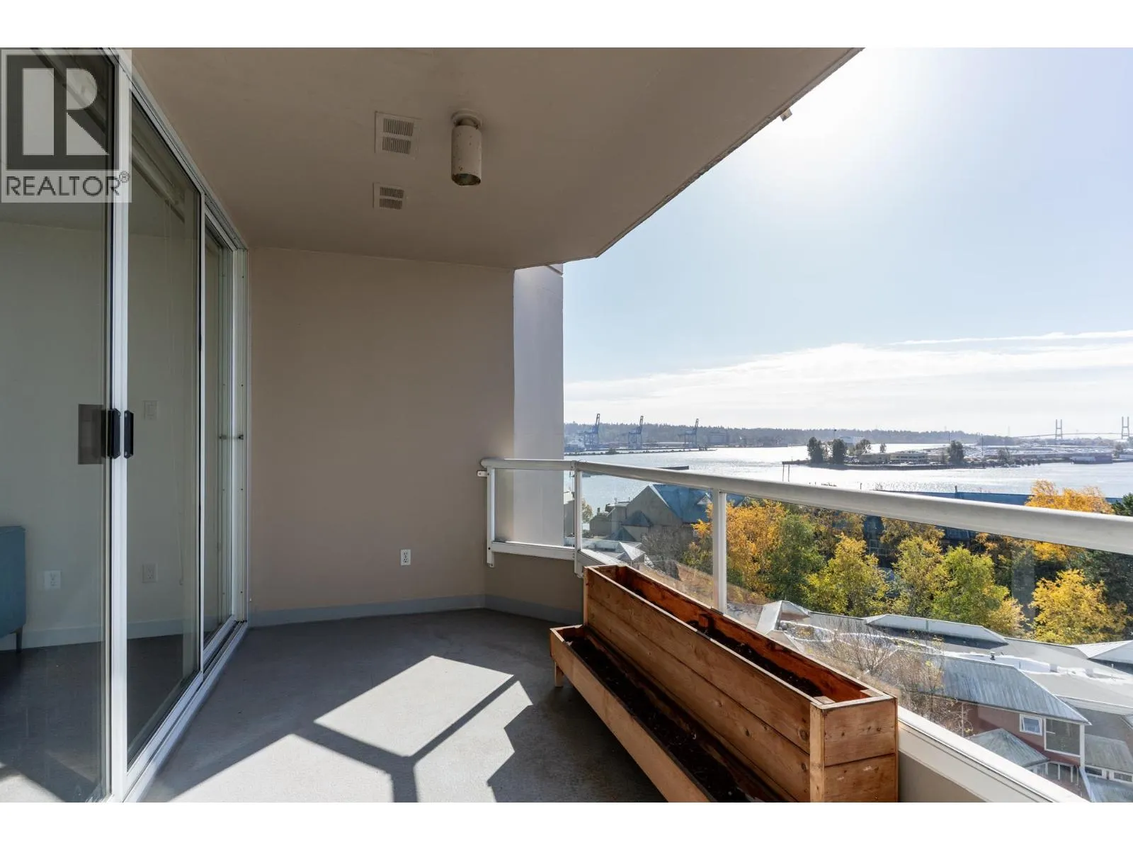905 1065 QUAYSIDE DRIVE