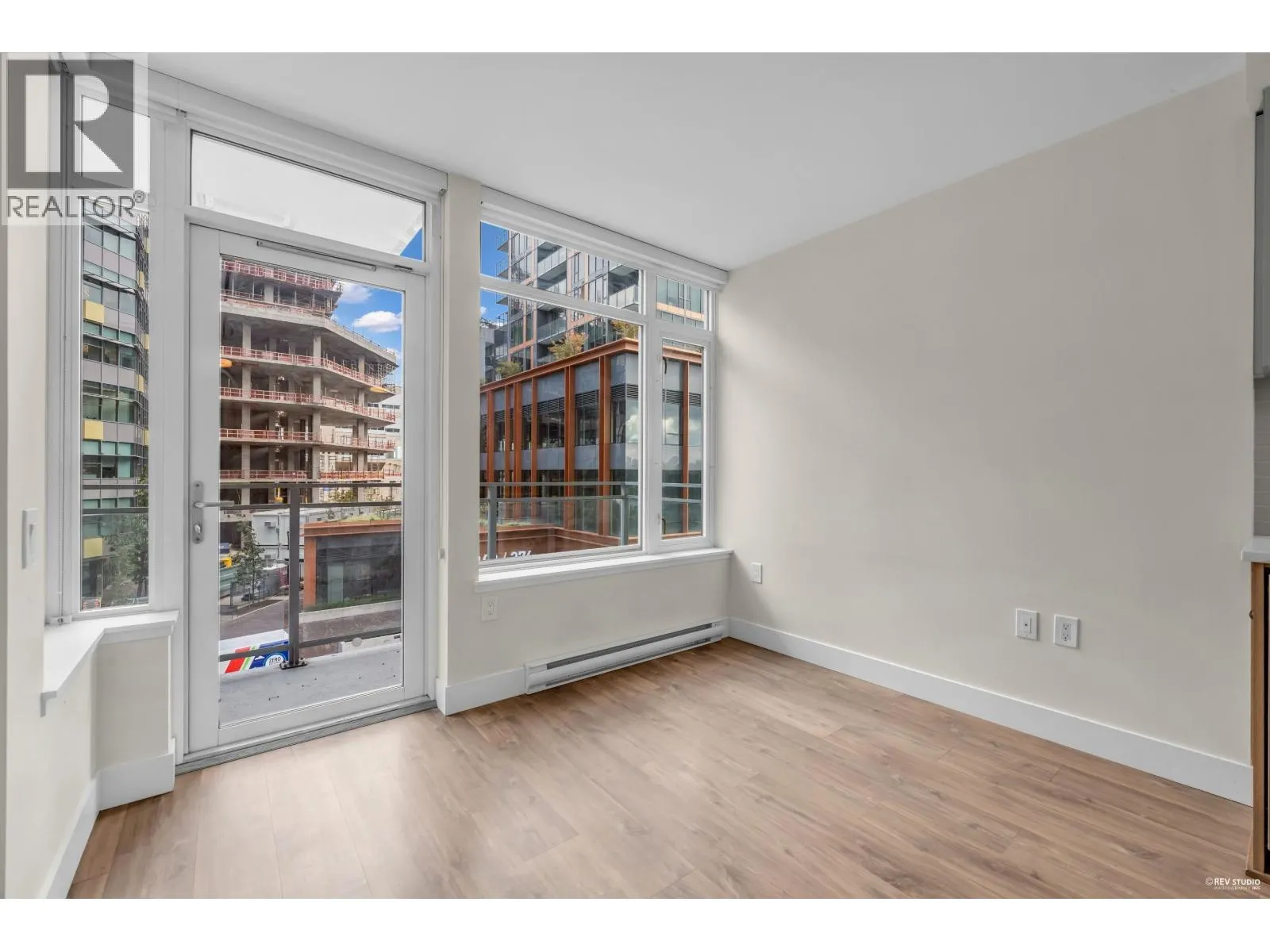 406 258 NELSON'S COURT