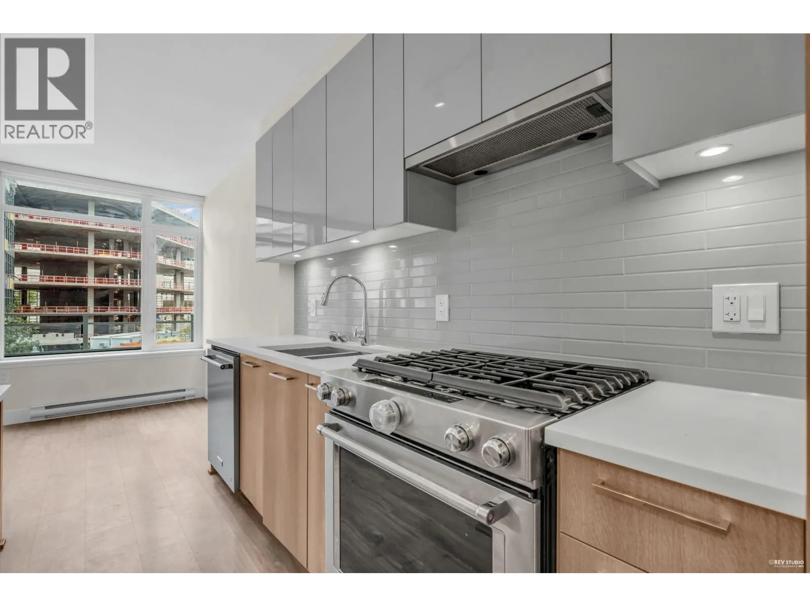 406 258 NELSON'S COURT