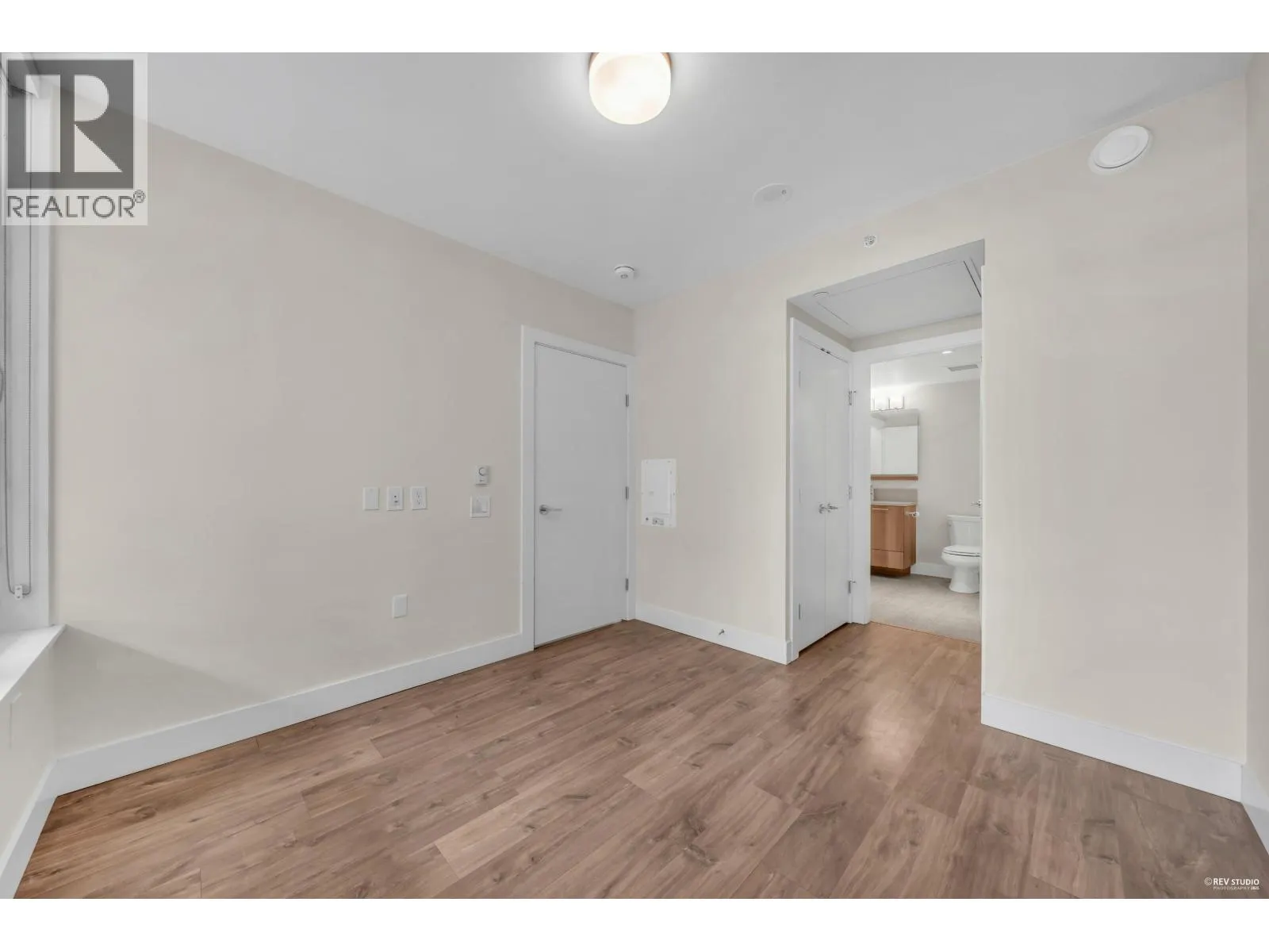 406 258 NELSON'S COURT