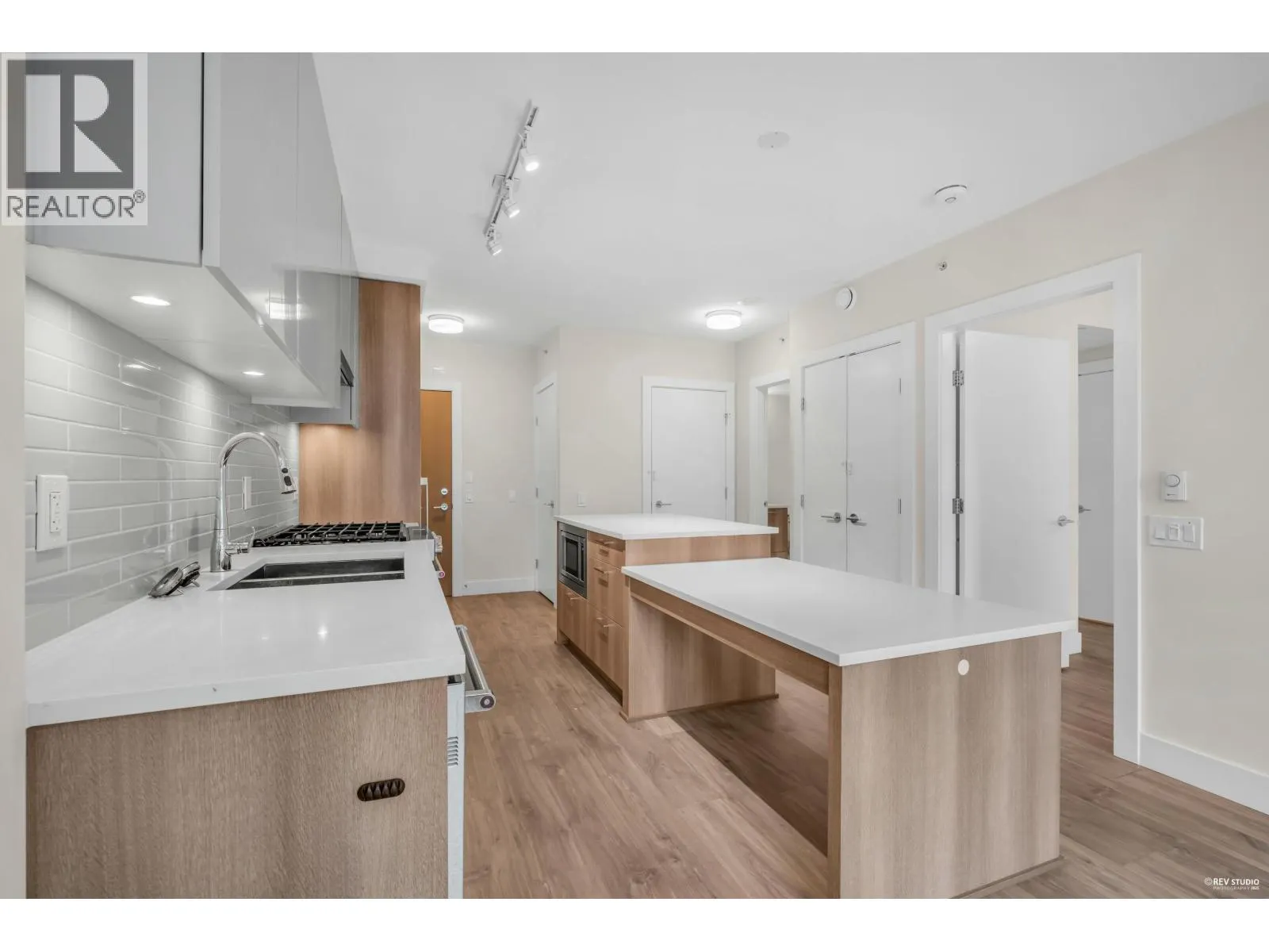 406 258 NELSON'S COURT