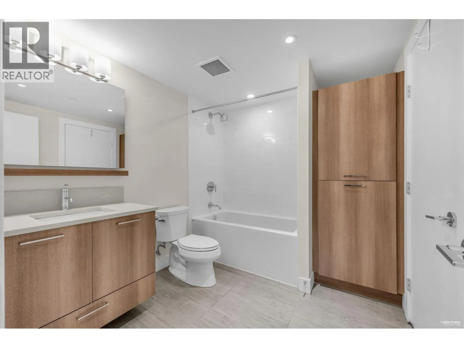 406 258 NELSON'S COURT