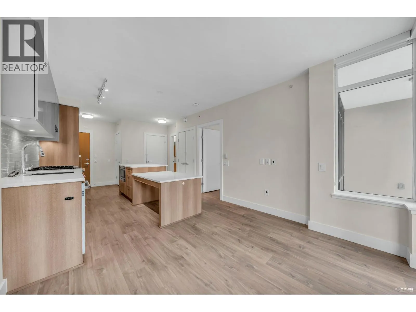 406 258 NELSON'S COURT
