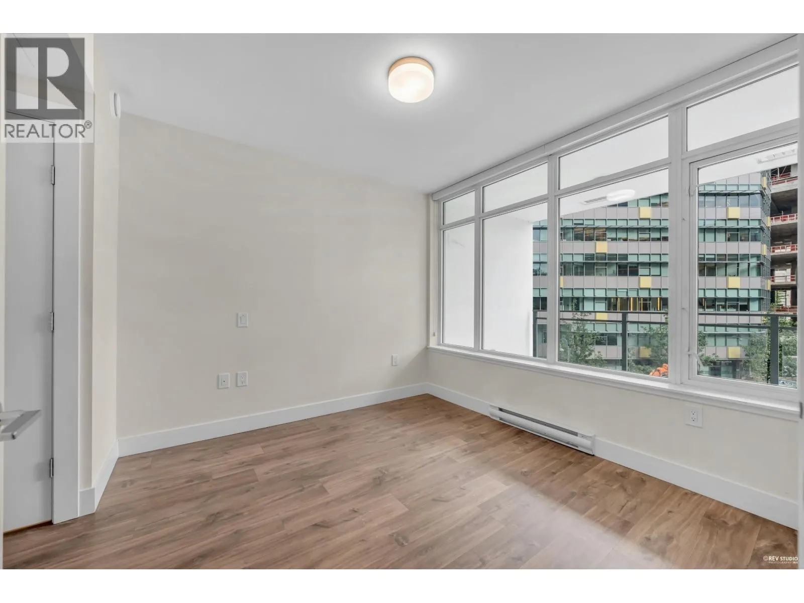 406 258 NELSON'S COURT
