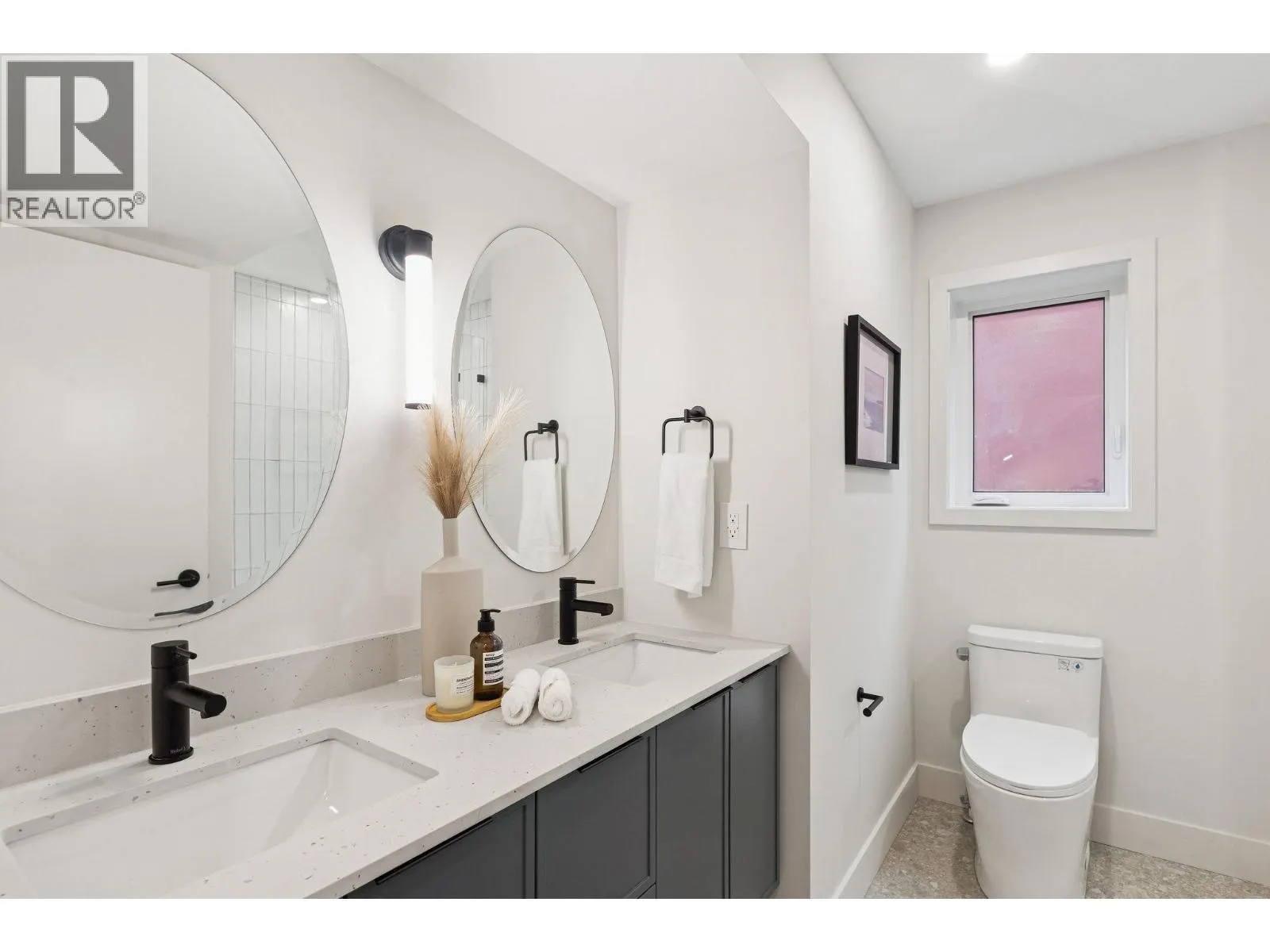 2 7 E 23RD AVENUE