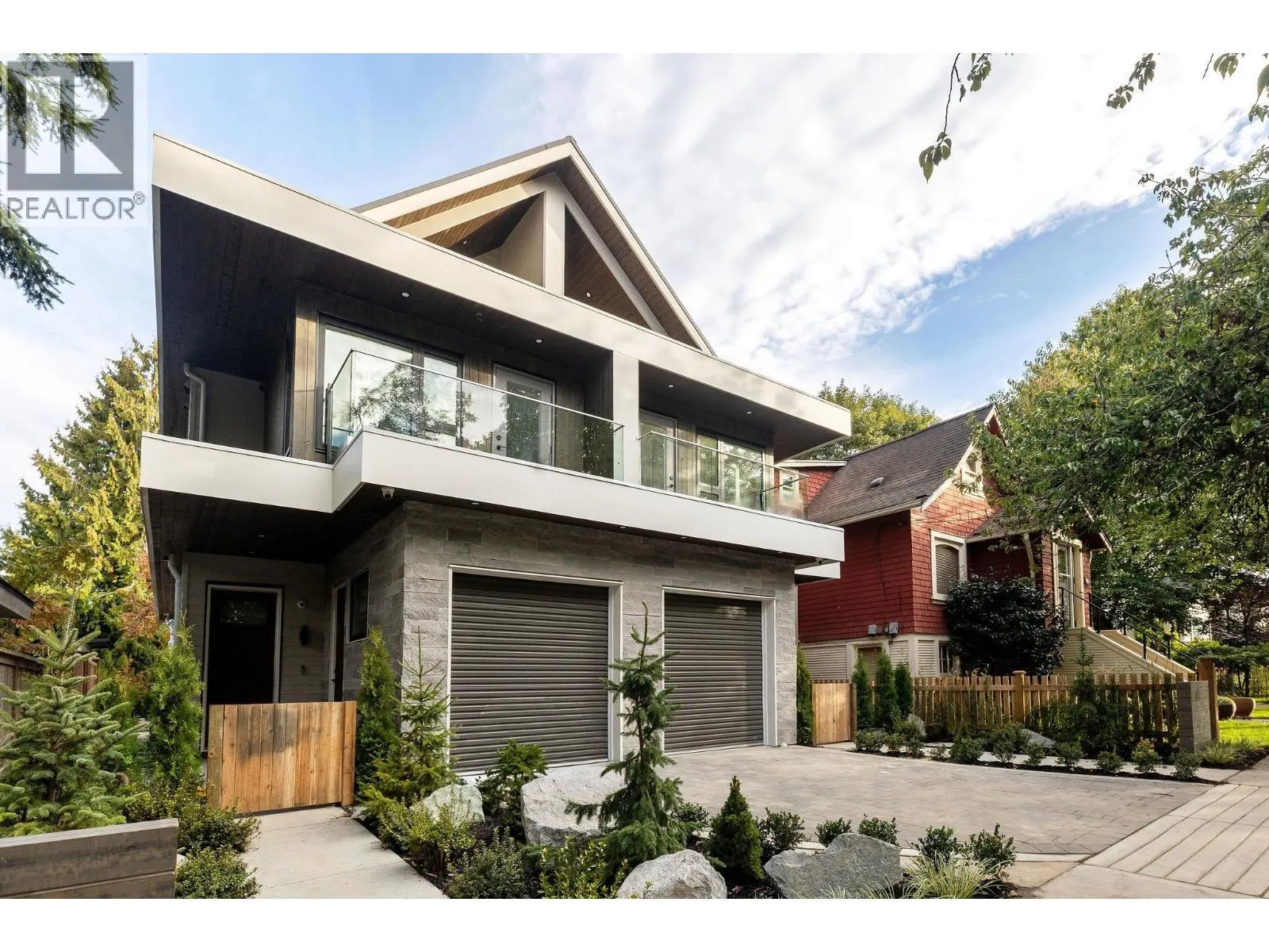 2 7 E 23RD AVENUE