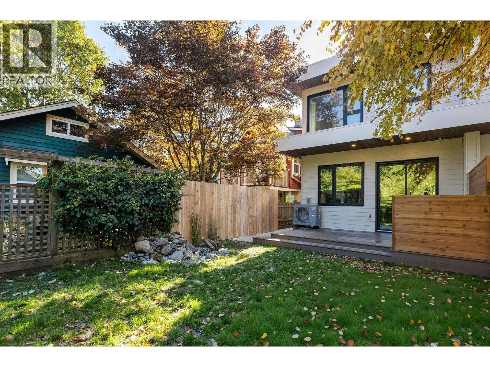 2 7 E 23RD AVENUE