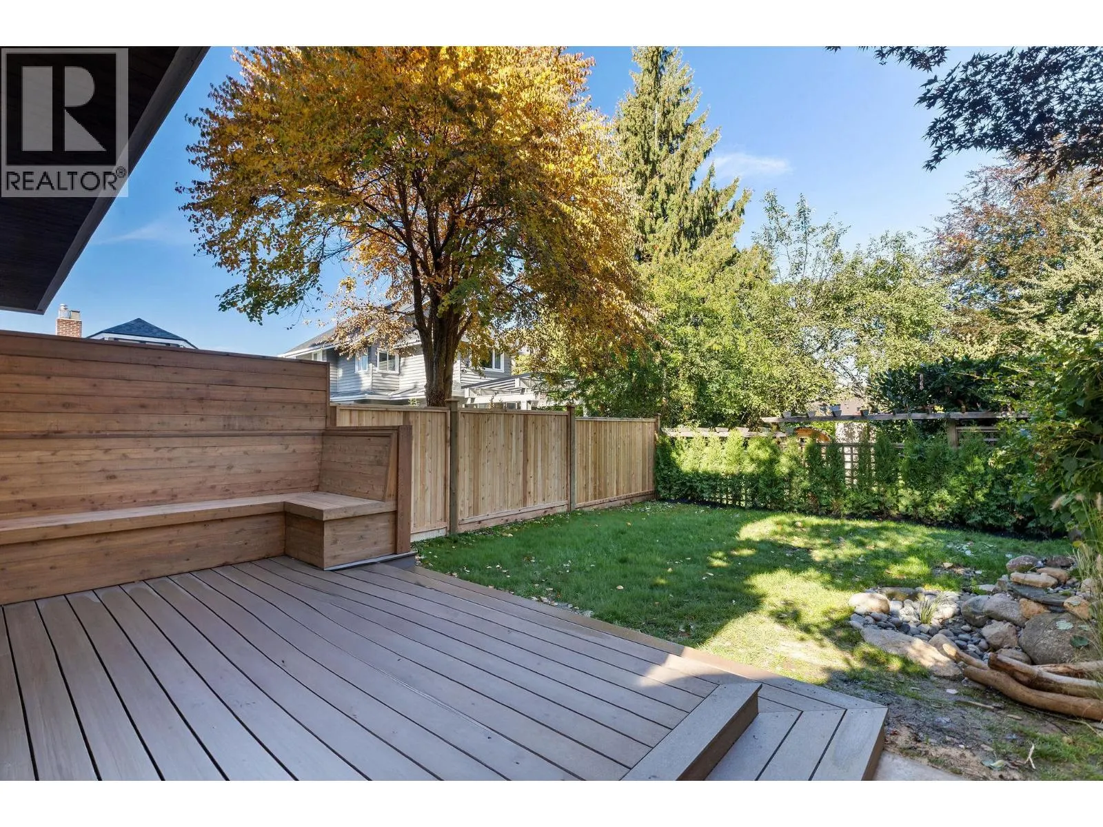 2 7 E 23RD AVENUE