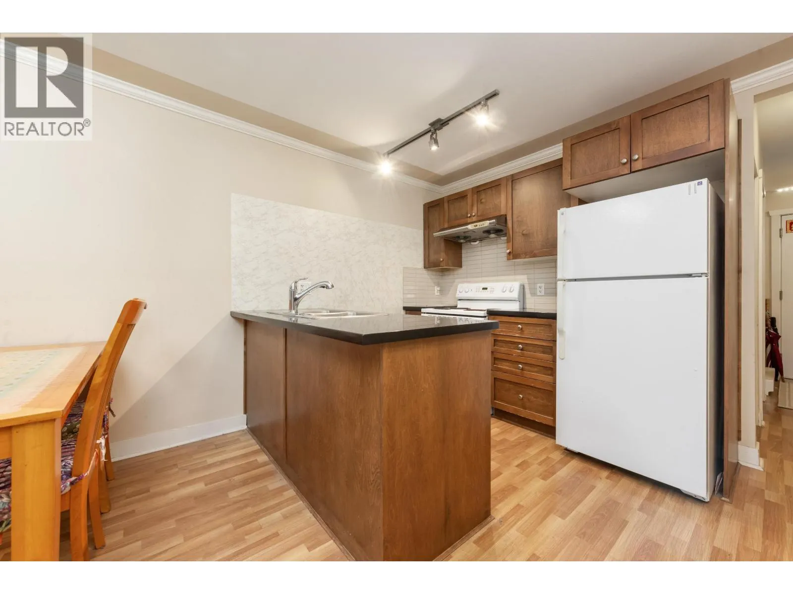 218 2265 E HASTINGS STREET
