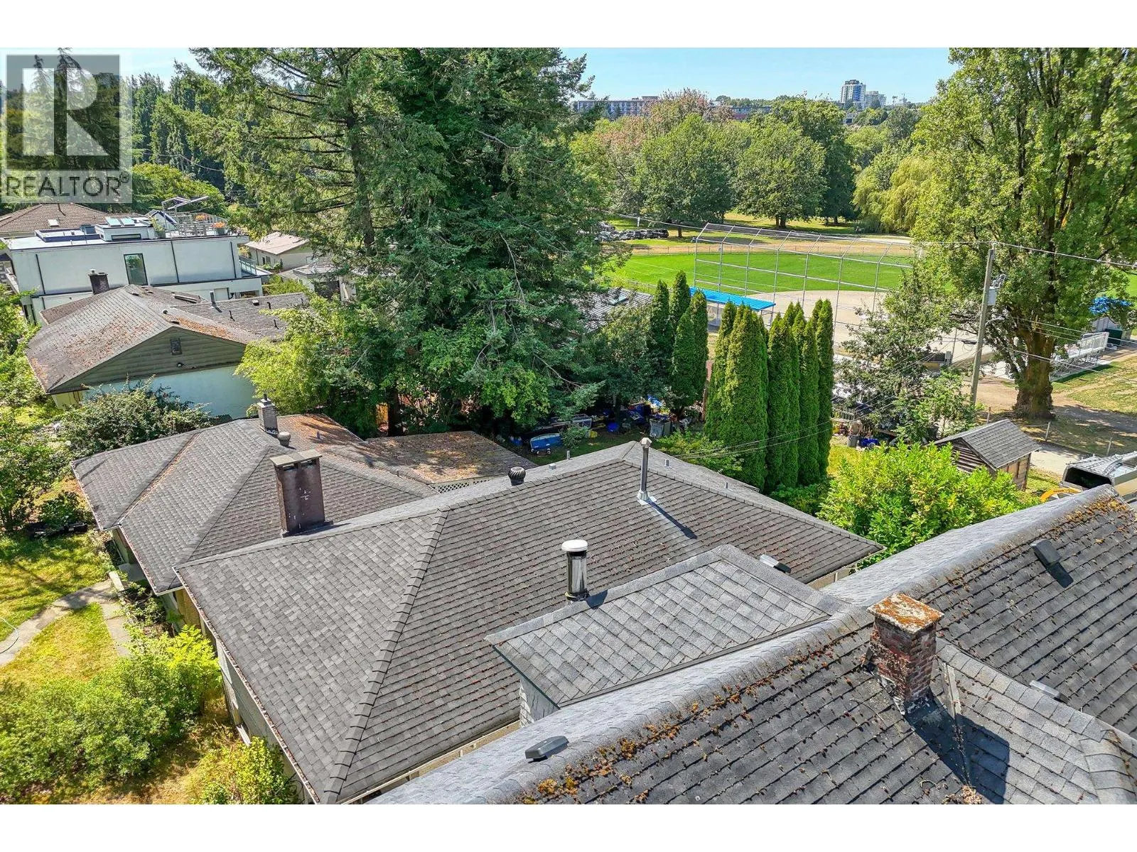 3195 GARDEN DRIVE