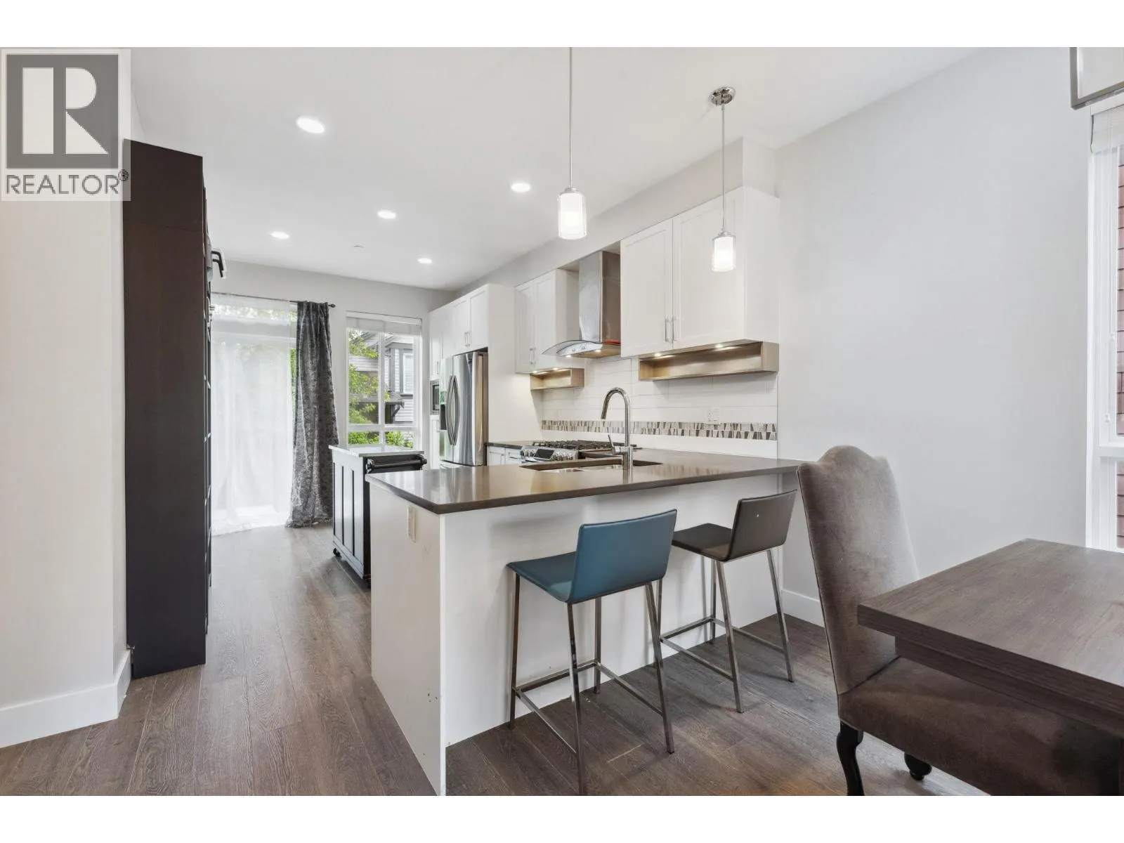 511 4688 HAWK LANE