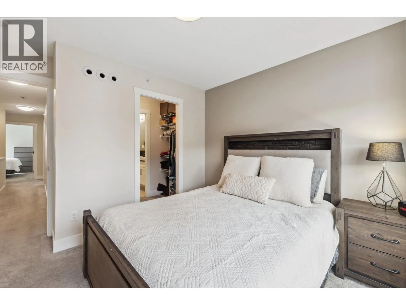 511 4688 HAWK LANE