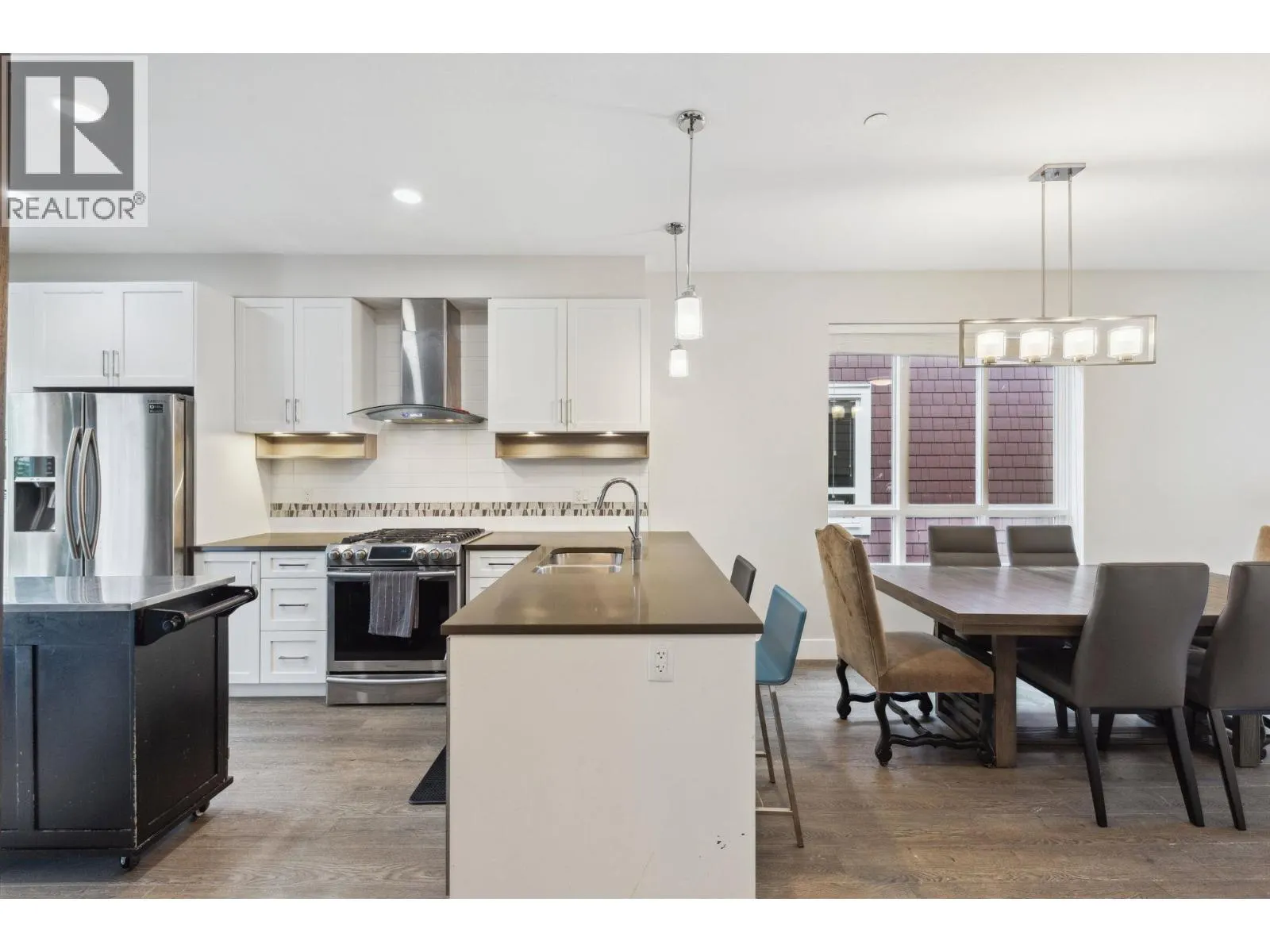 511 4688 HAWK LANE