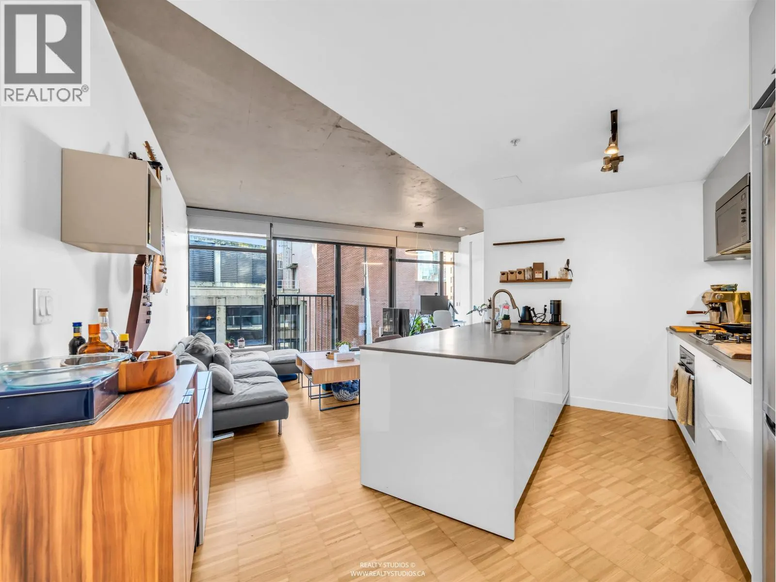 908 128 W CORDOVA STREET