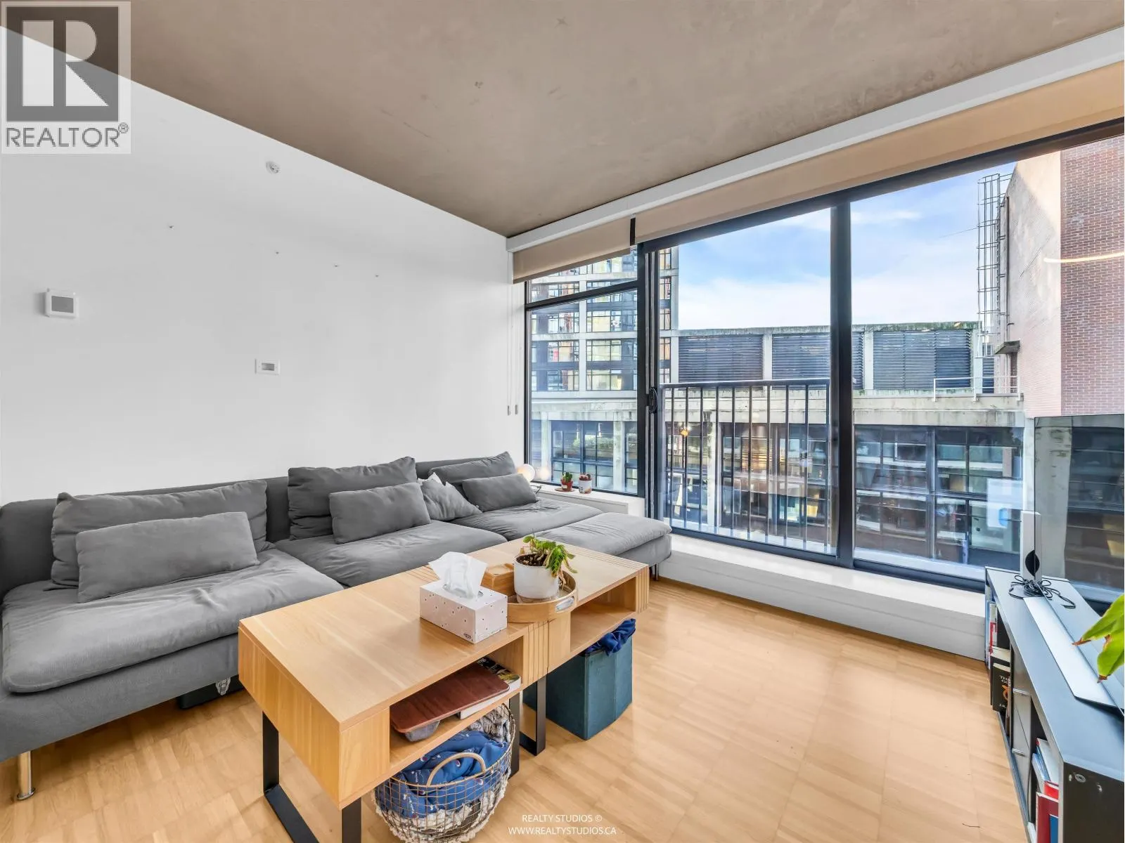 908 128 W CORDOVA STREET