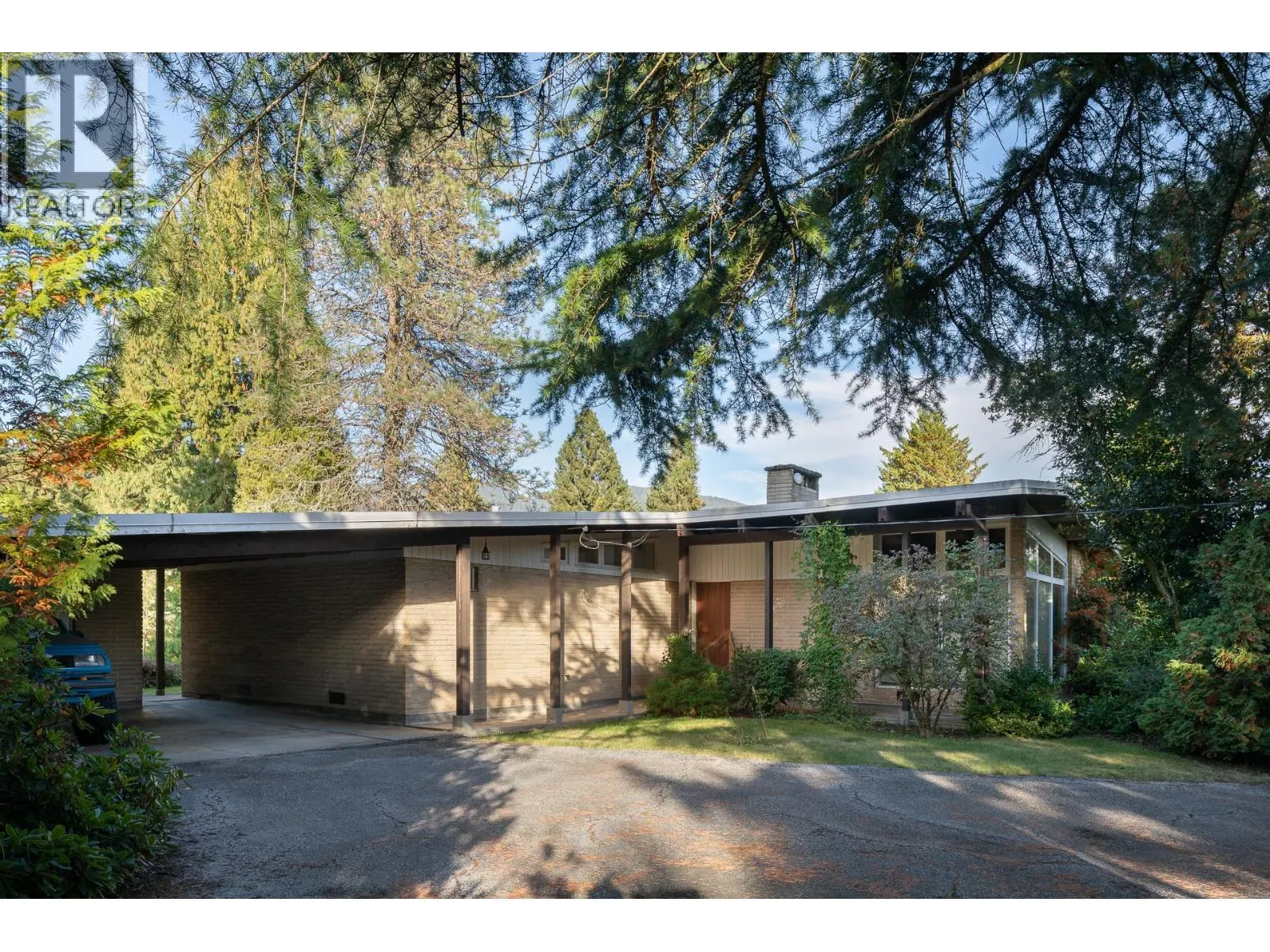 1025 GROVELAND ROAD