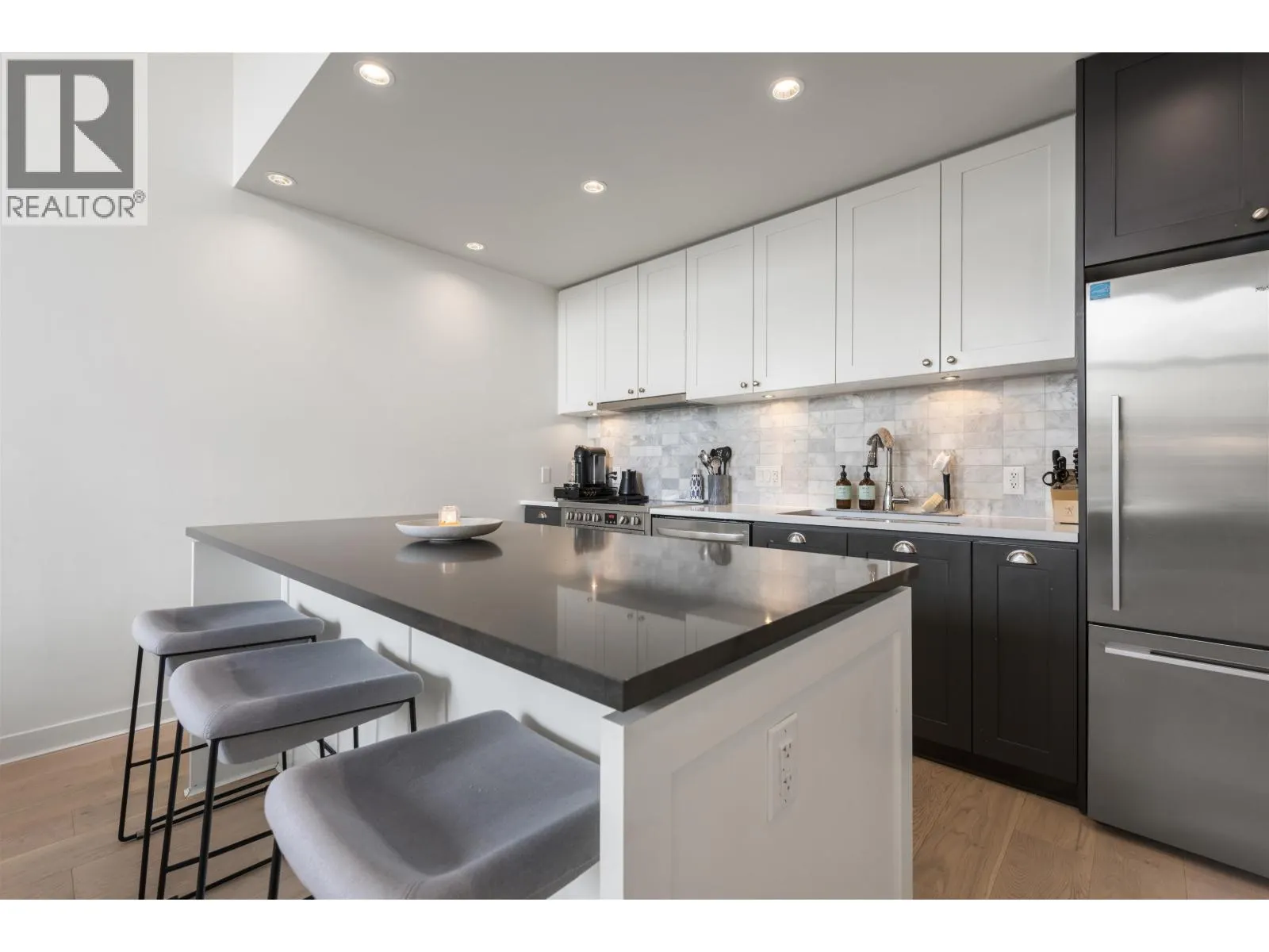 3429 PORTER STREET
