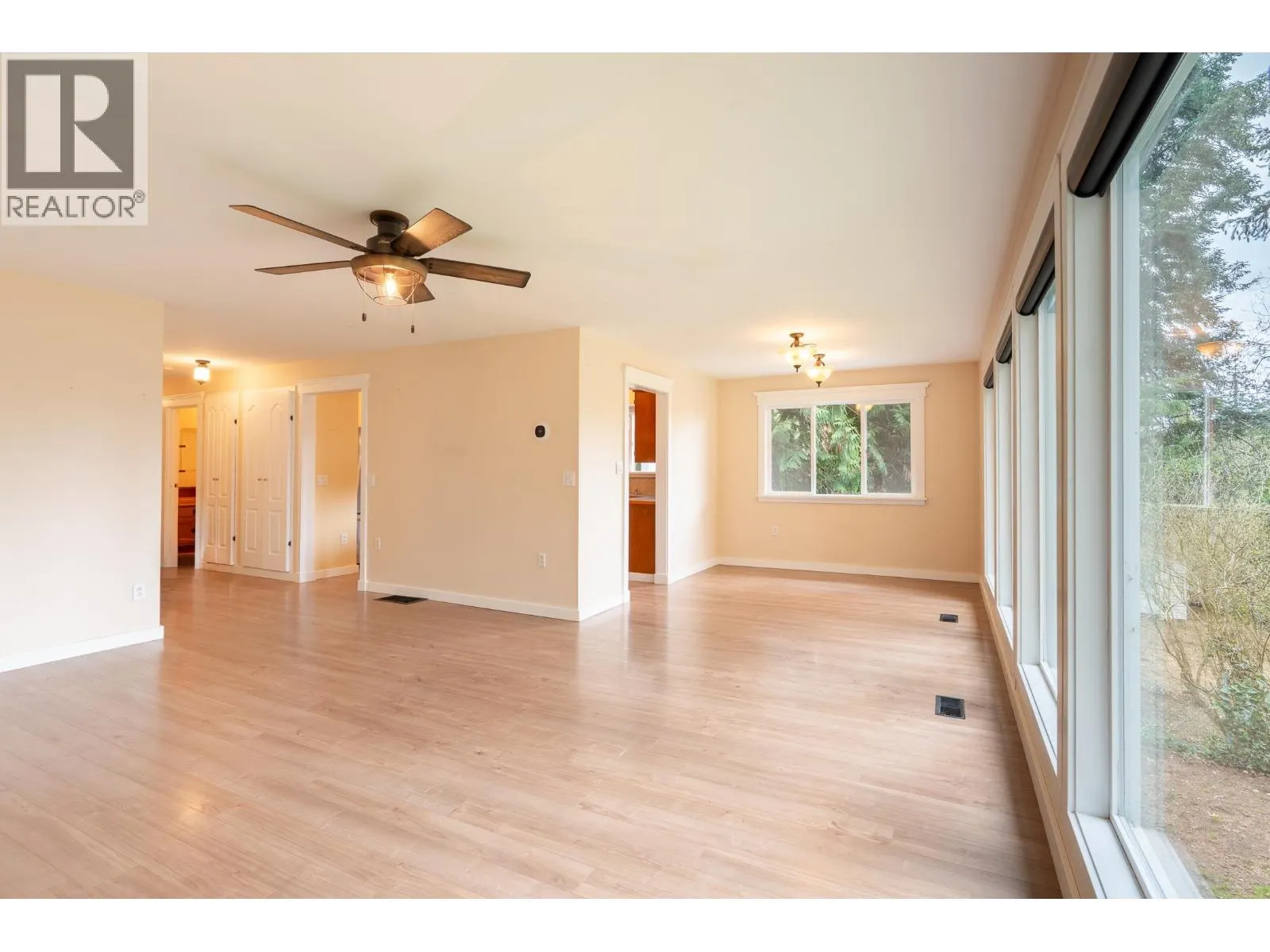 5080 SUNSHINE COAST HIGHWAY