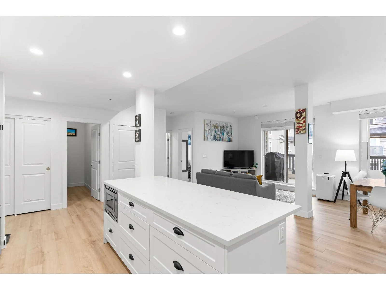 A213 20487 65 AVENUE