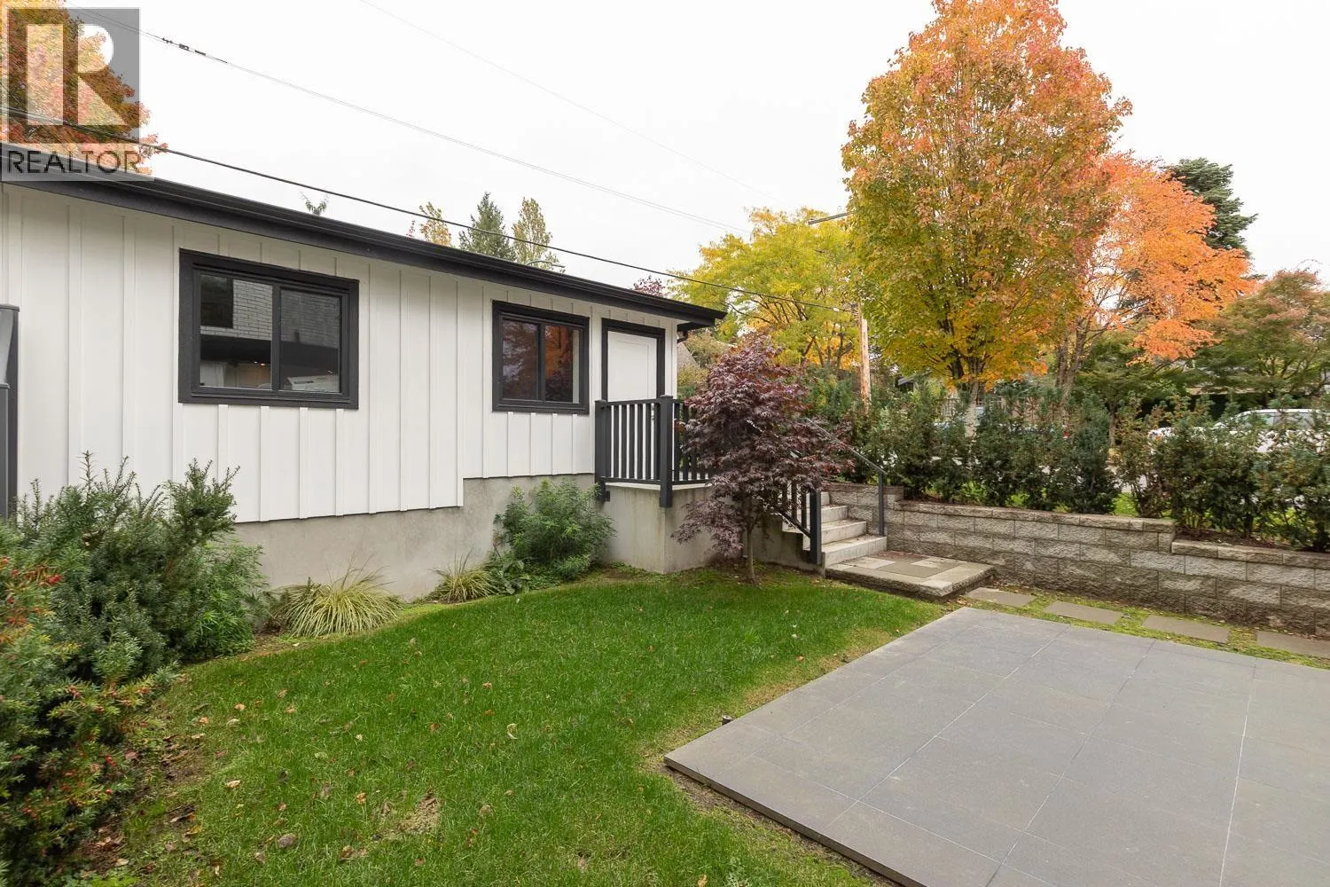 3075 COURTENAY STREET