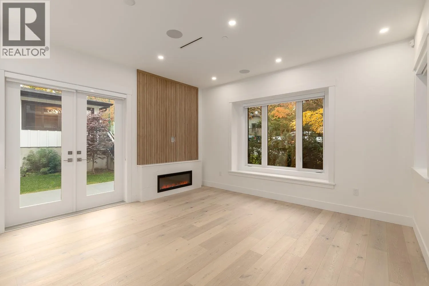 3075 COURTENAY STREET