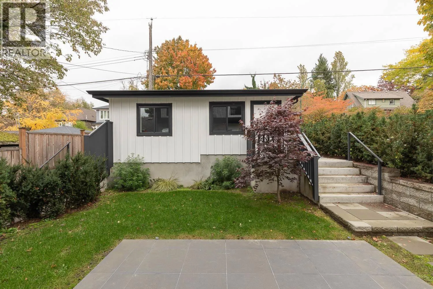 3075 COURTENAY STREET