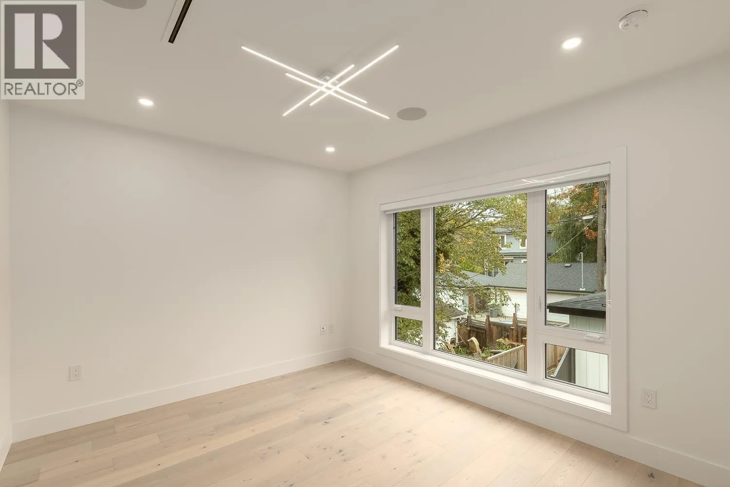 3075 COURTENAY STREET