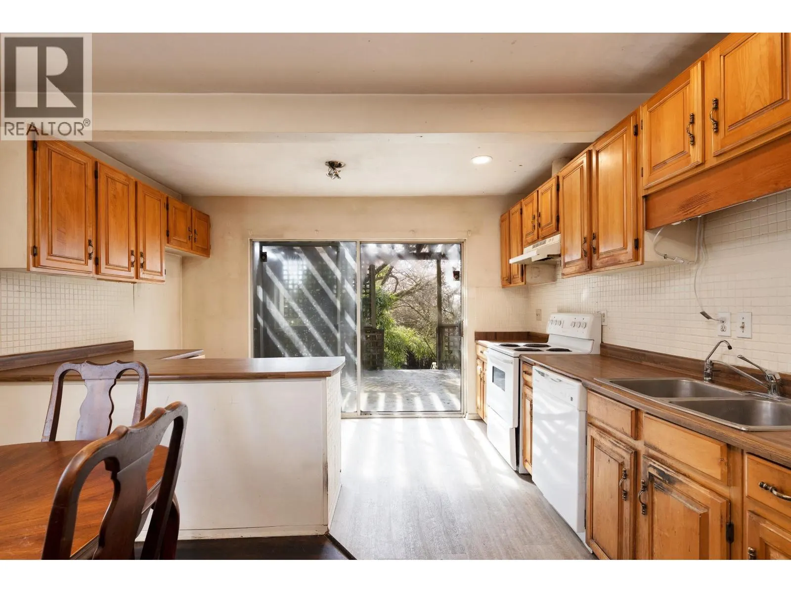445 W QUEENS ROAD