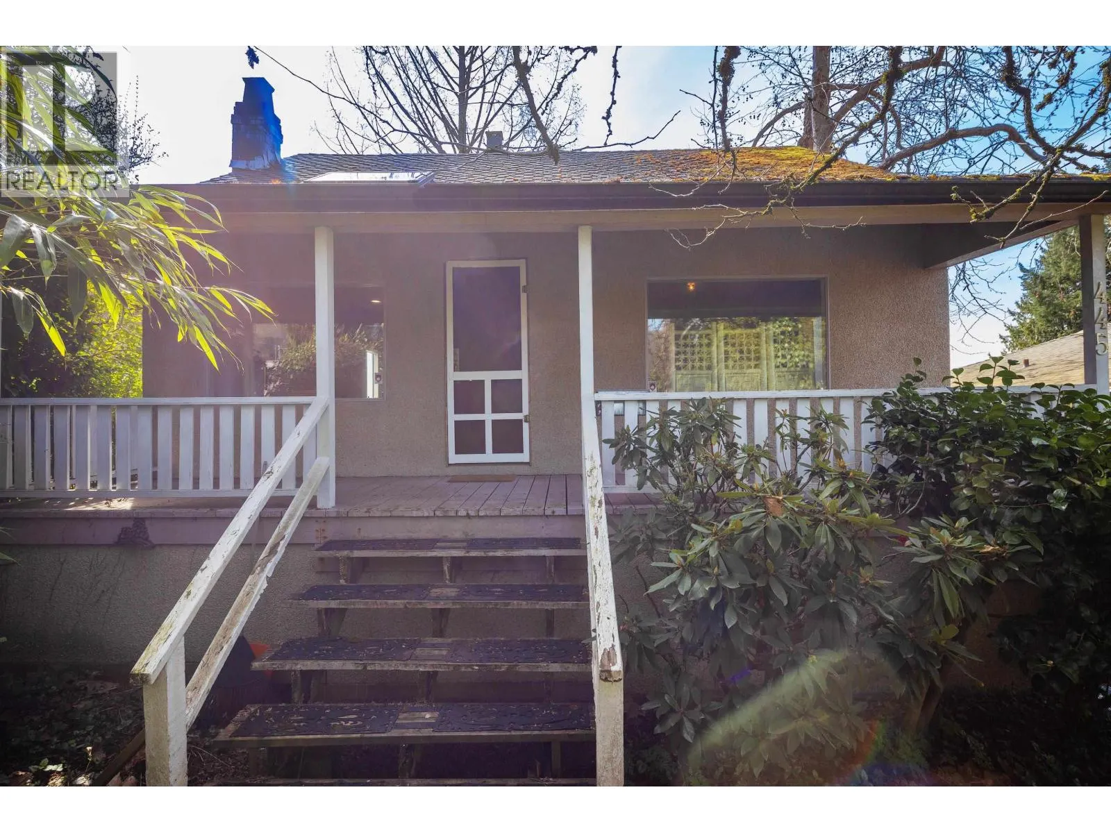 445 W QUEENS ROAD