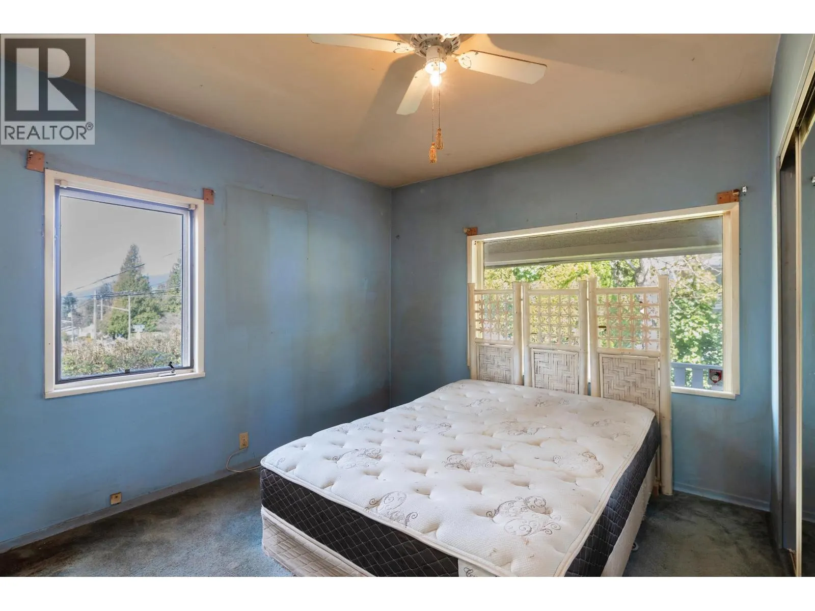 445 W QUEENS ROAD