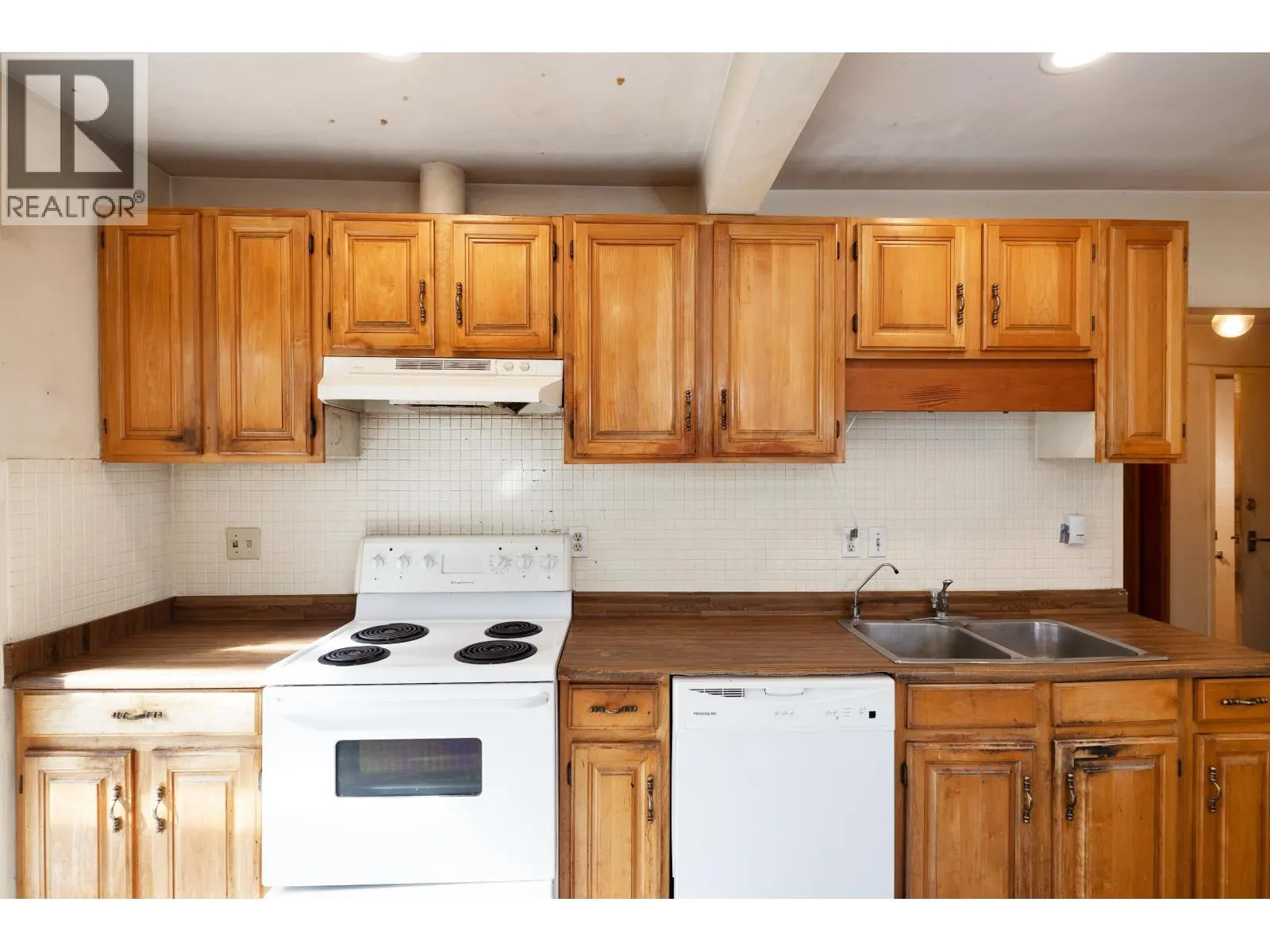 445 W QUEENS ROAD