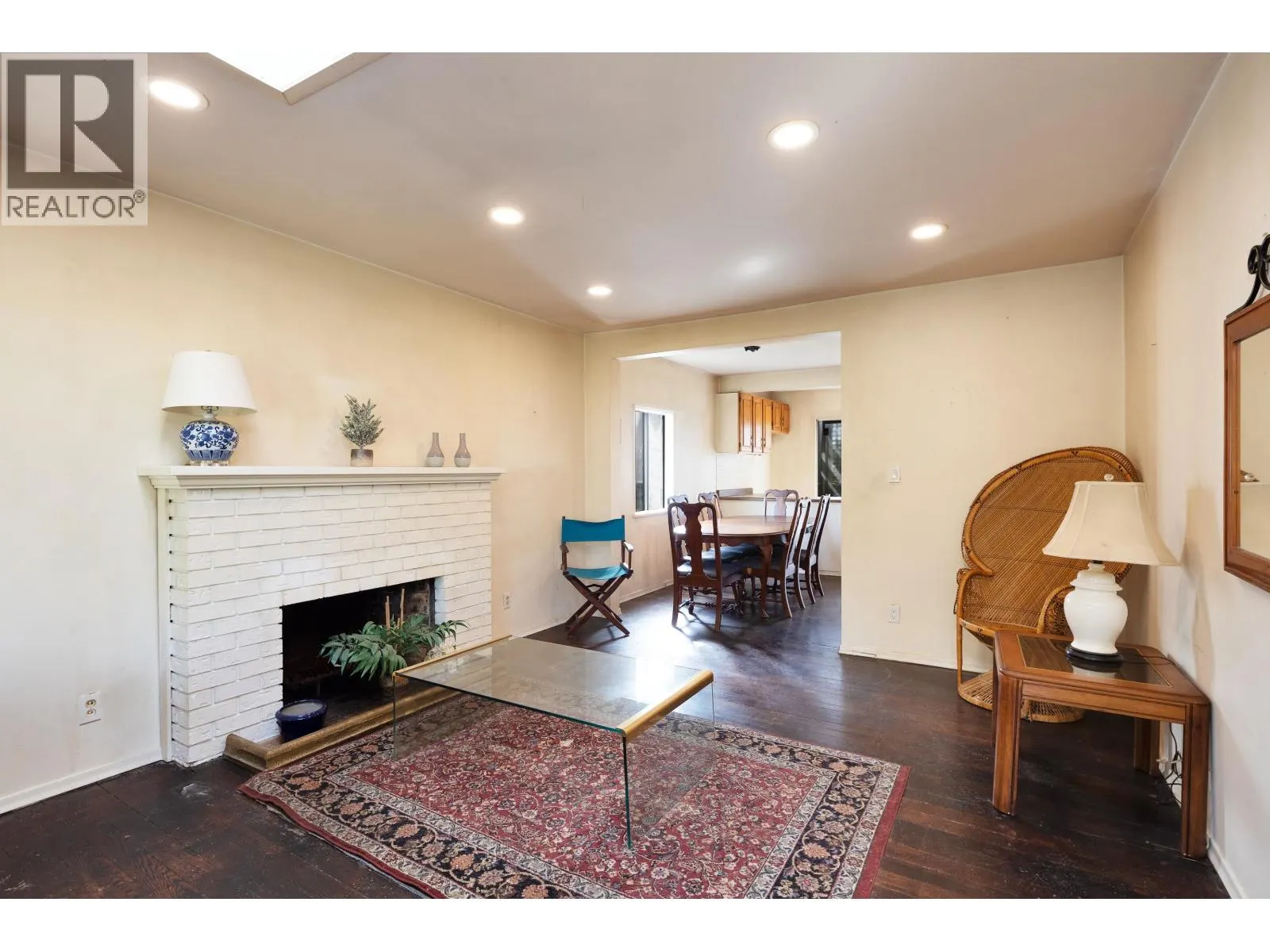 445 W QUEENS ROAD