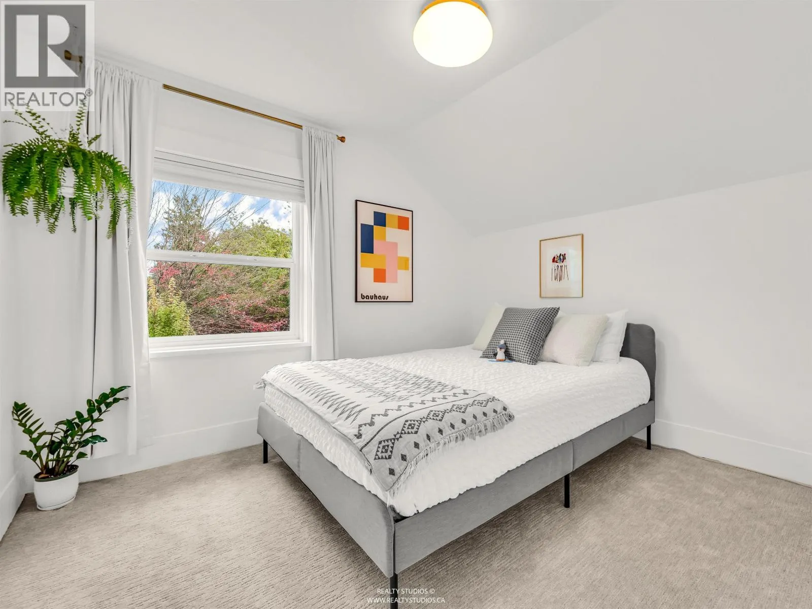 3849 ST. CATHERINES STREET