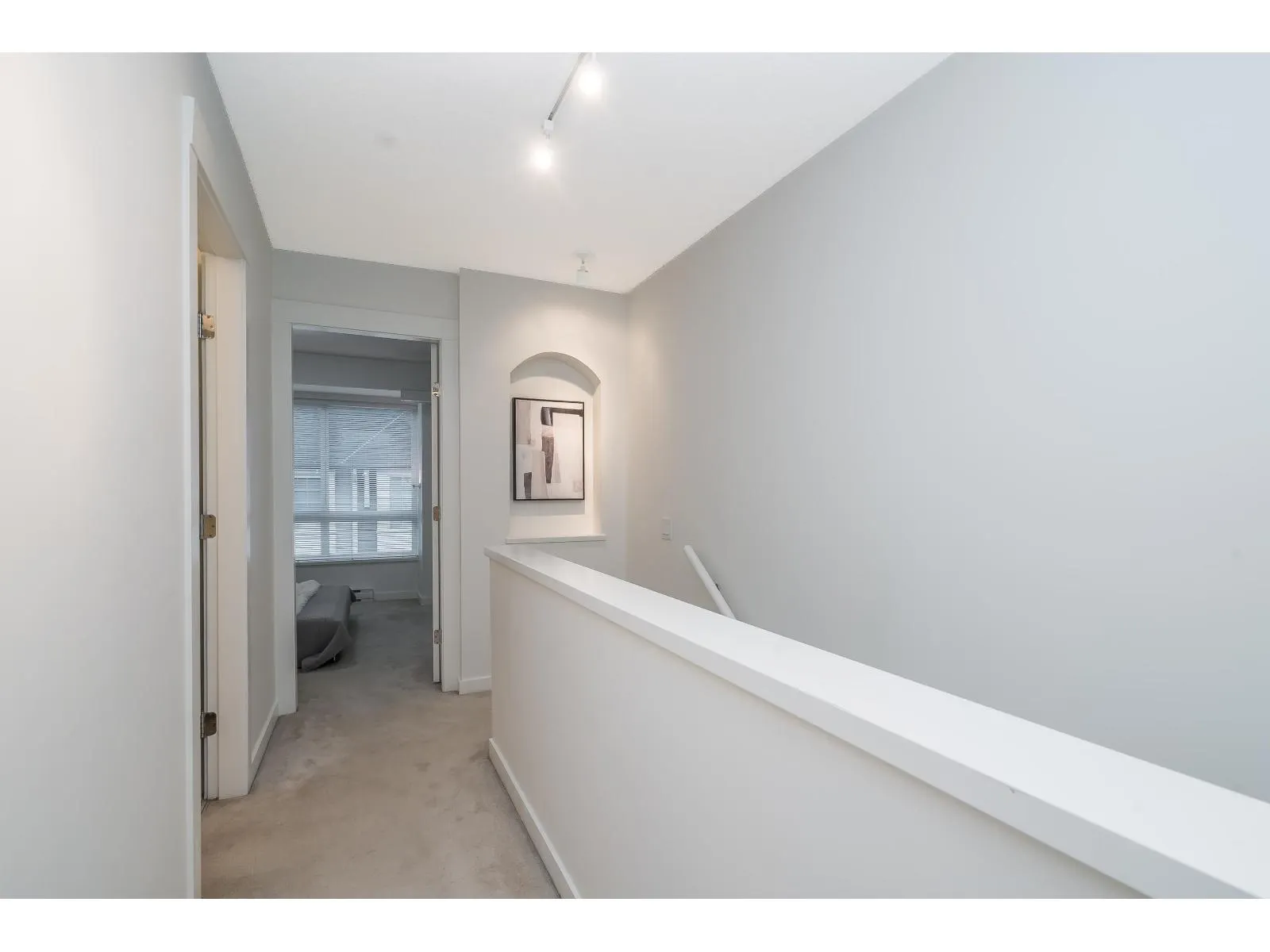 60 8476 207A STREET