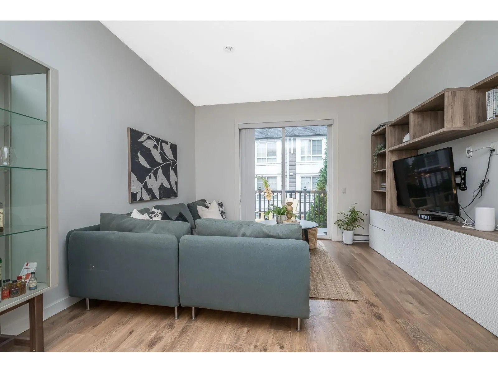 60 8476 207A STREET