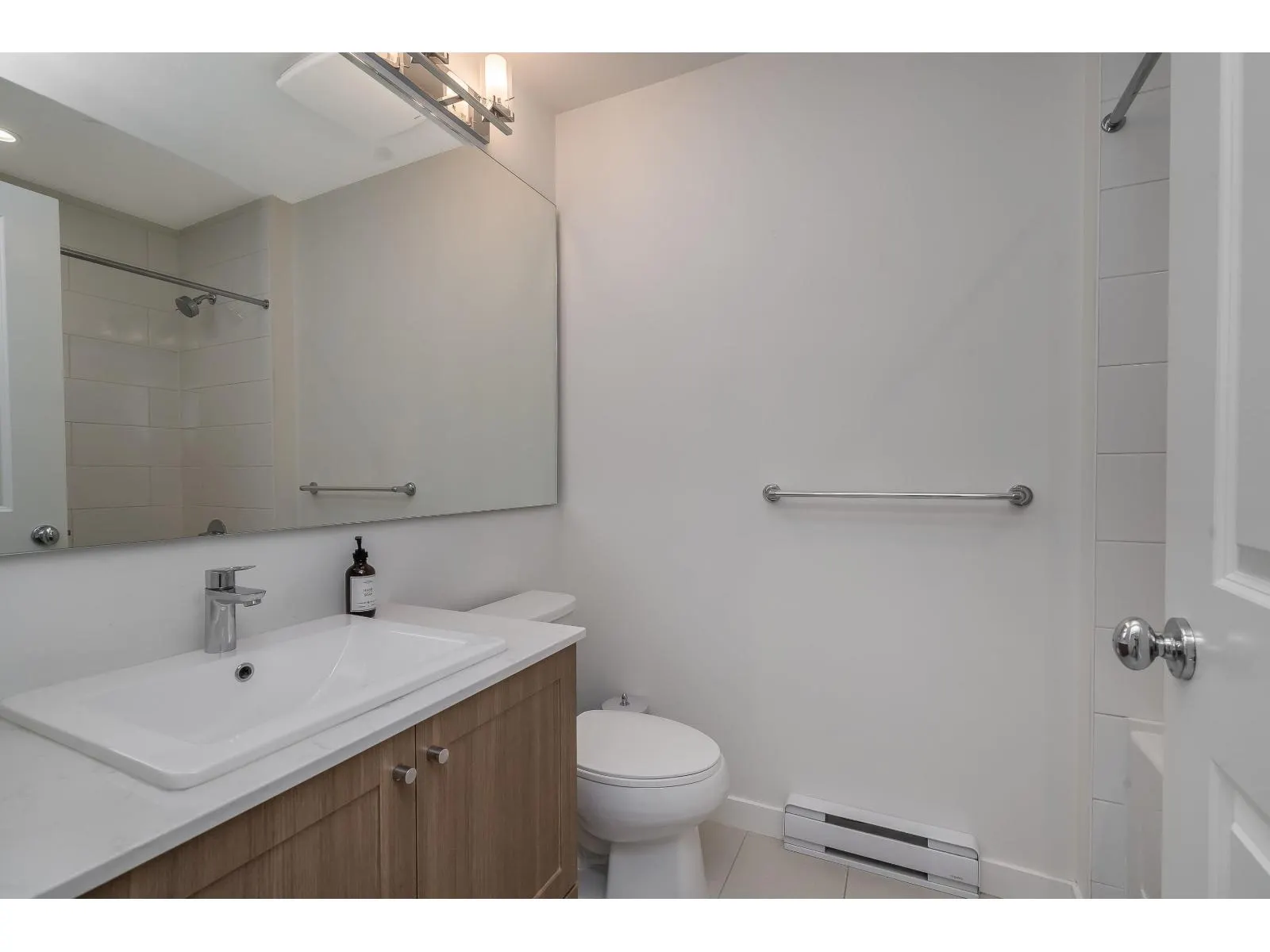 60 8476 207A STREET