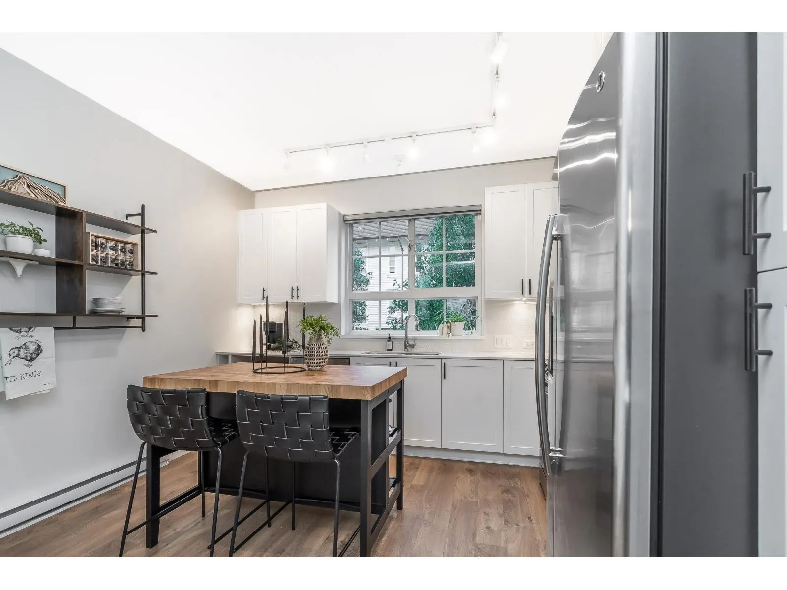 60 8476 207A STREET