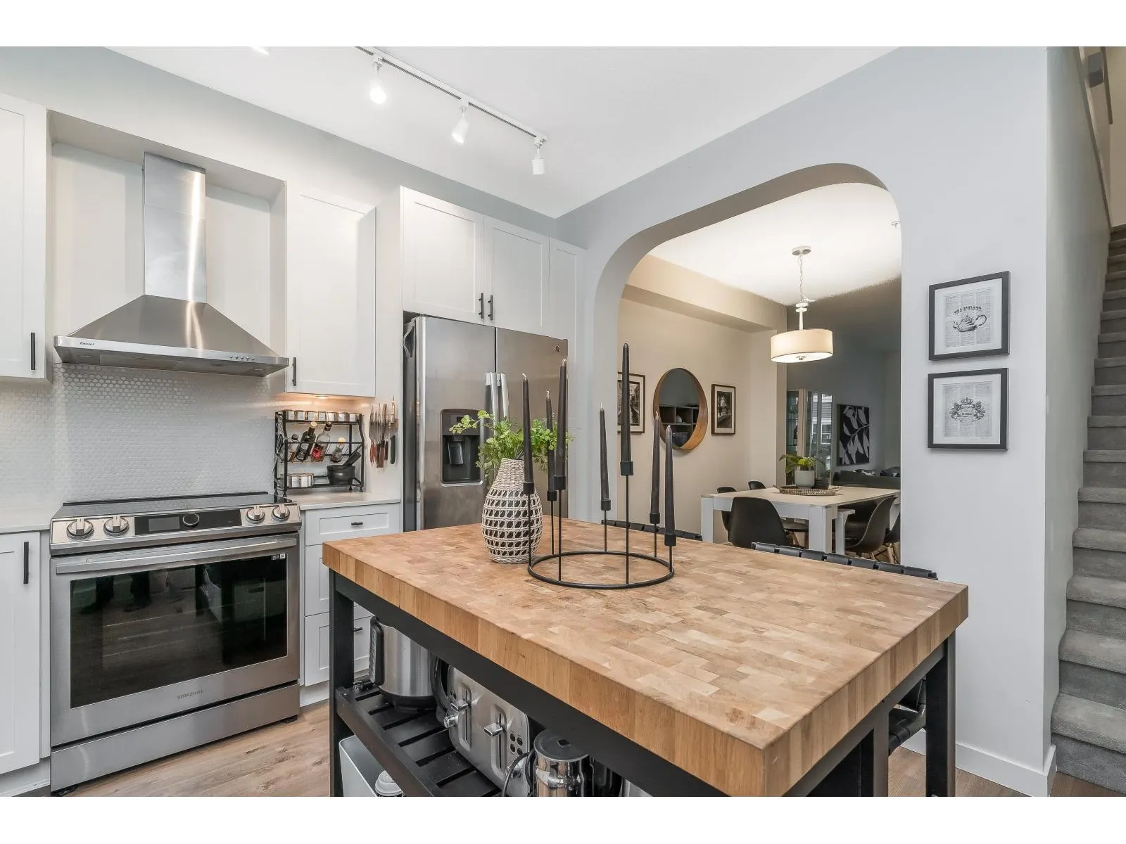 60 8476 207A STREET