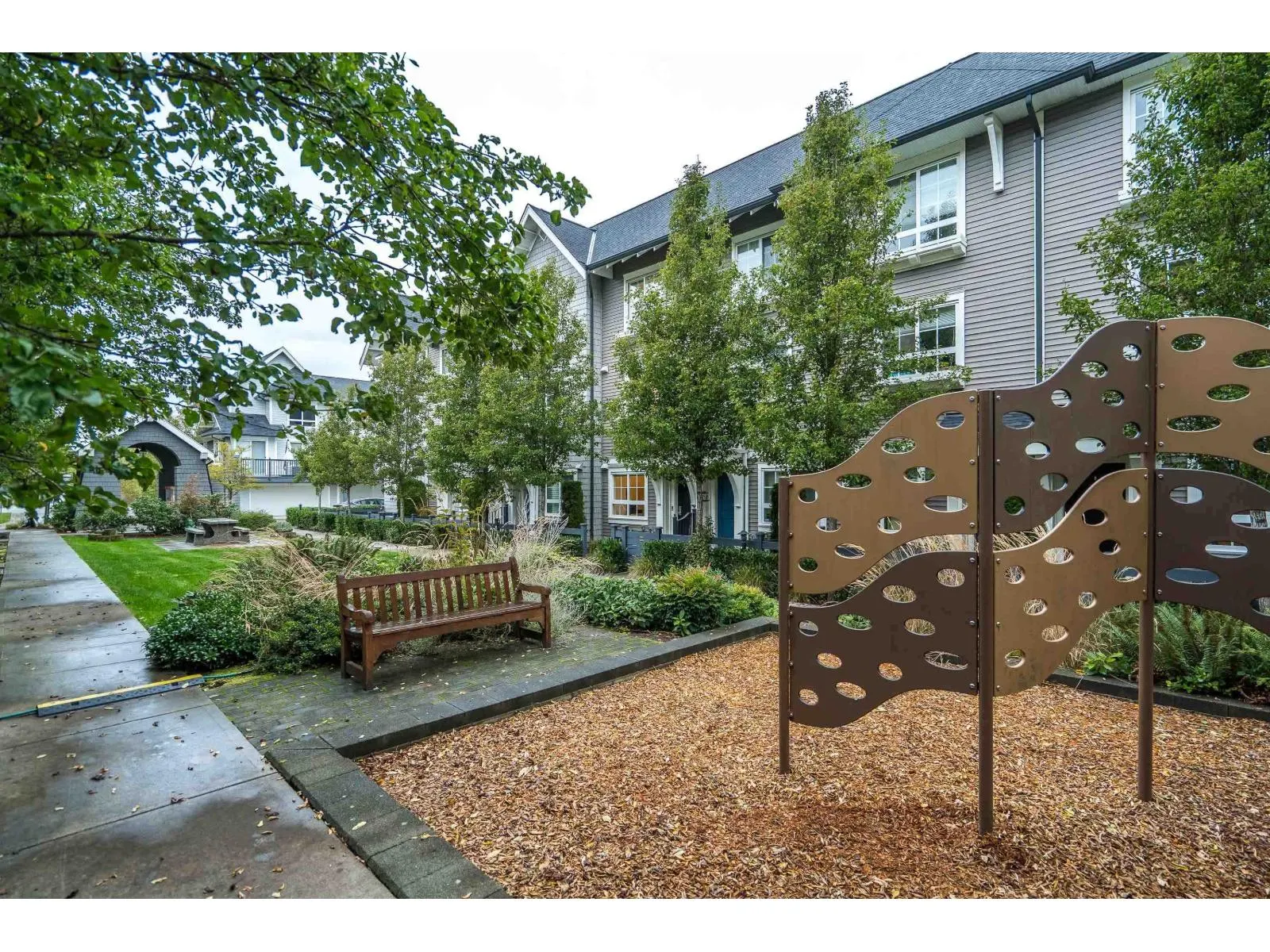 60 8476 207A STREET