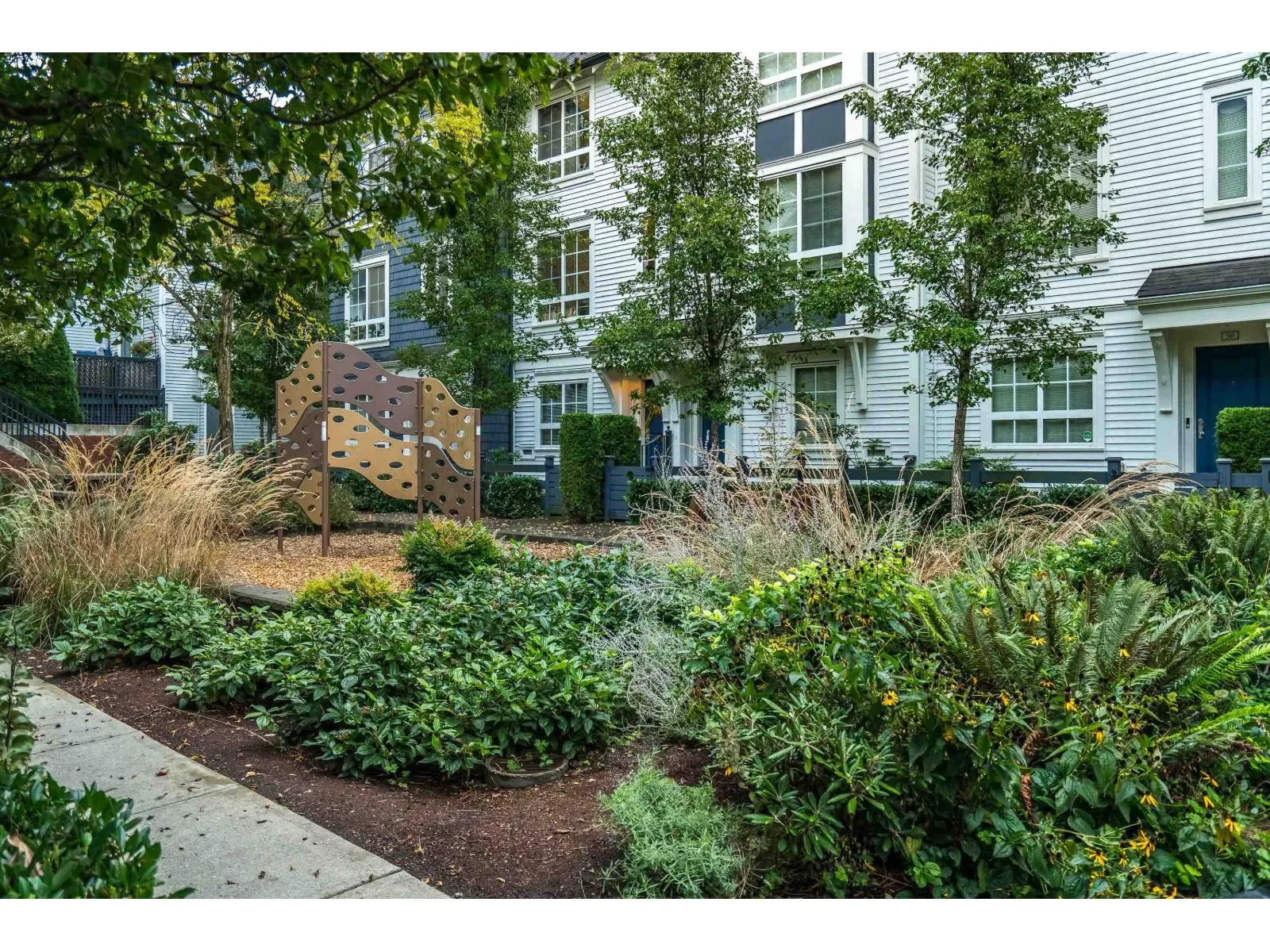 60 8476 207A STREET