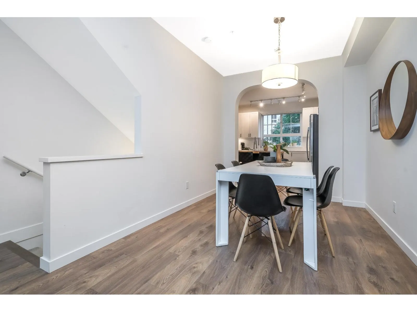 60 8476 207A STREET