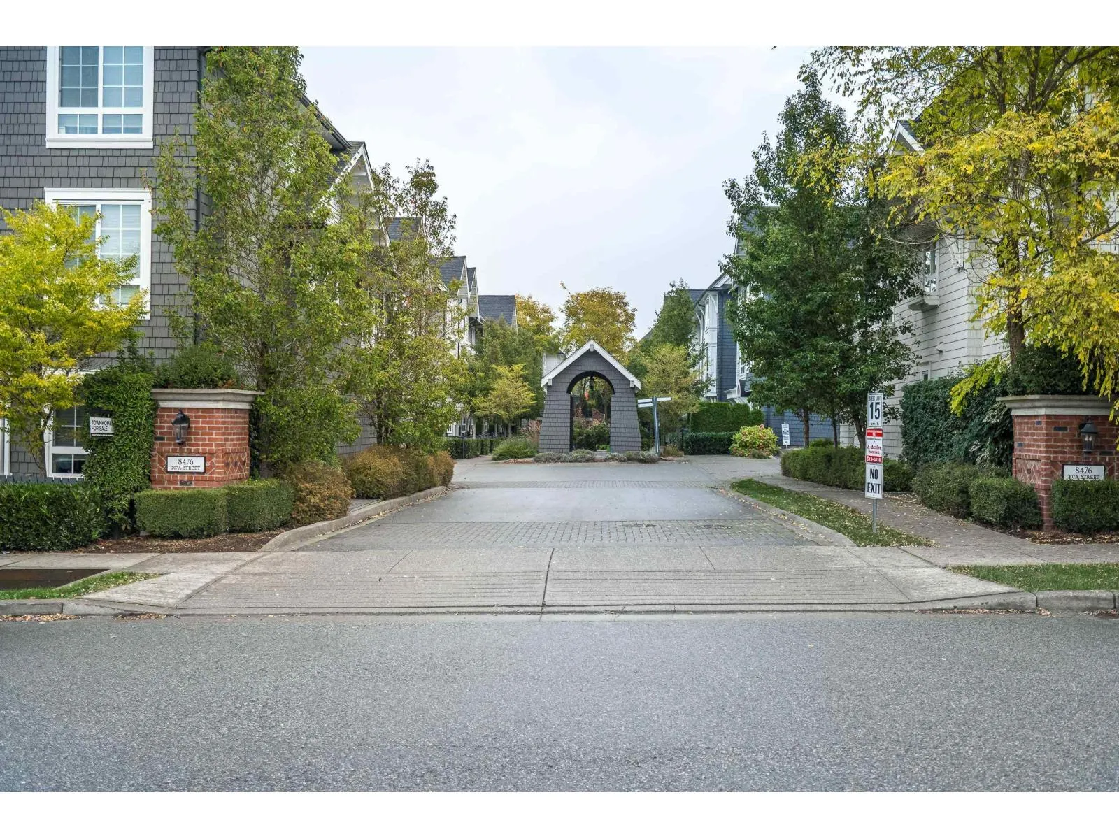 60 8476 207A STREET